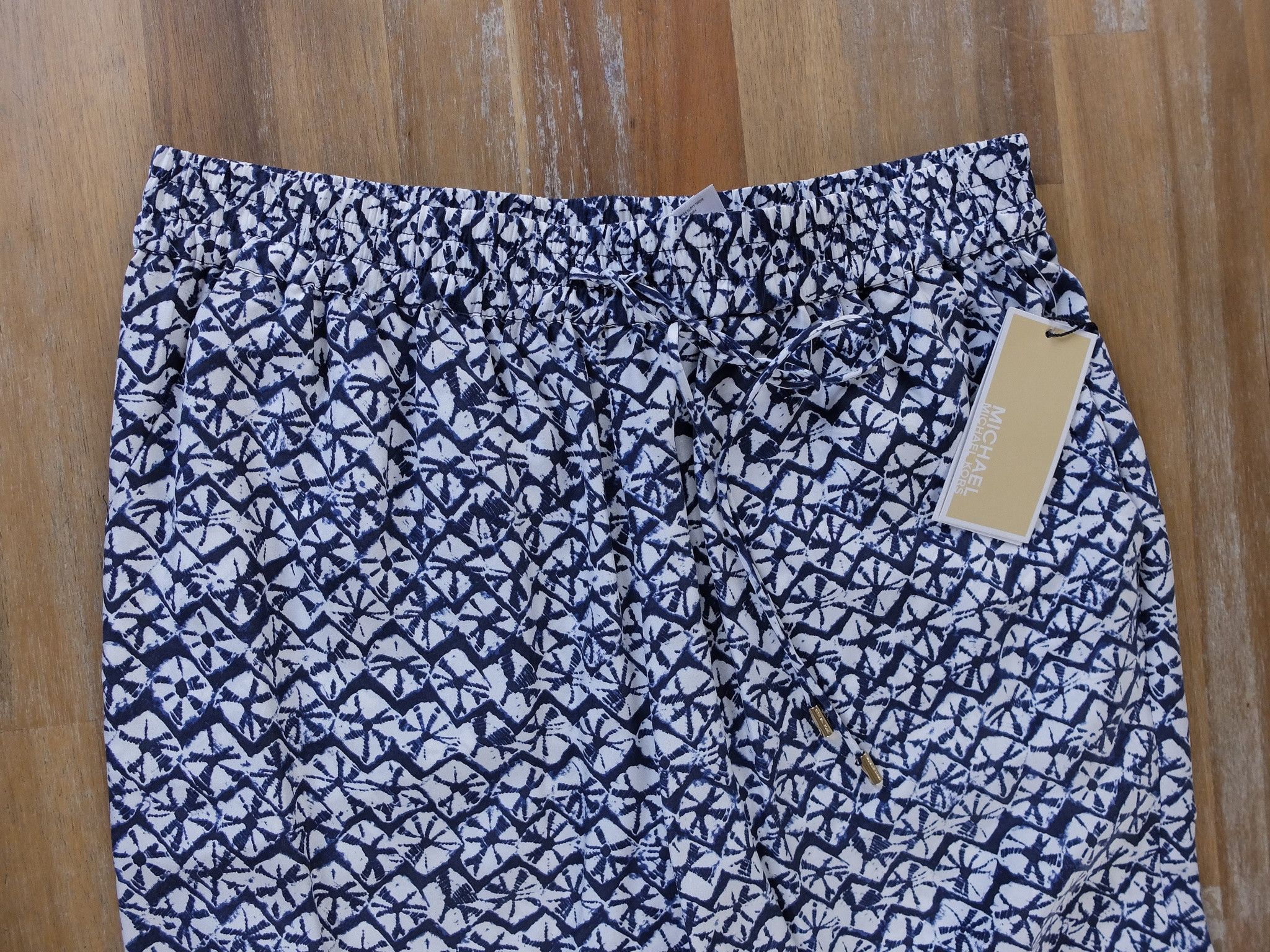 Michael Kors MICHAEL KORS white navy blue print lightweight silk pants 6 Size 28" / US 6 / IT 42 - 2 Thumbnail