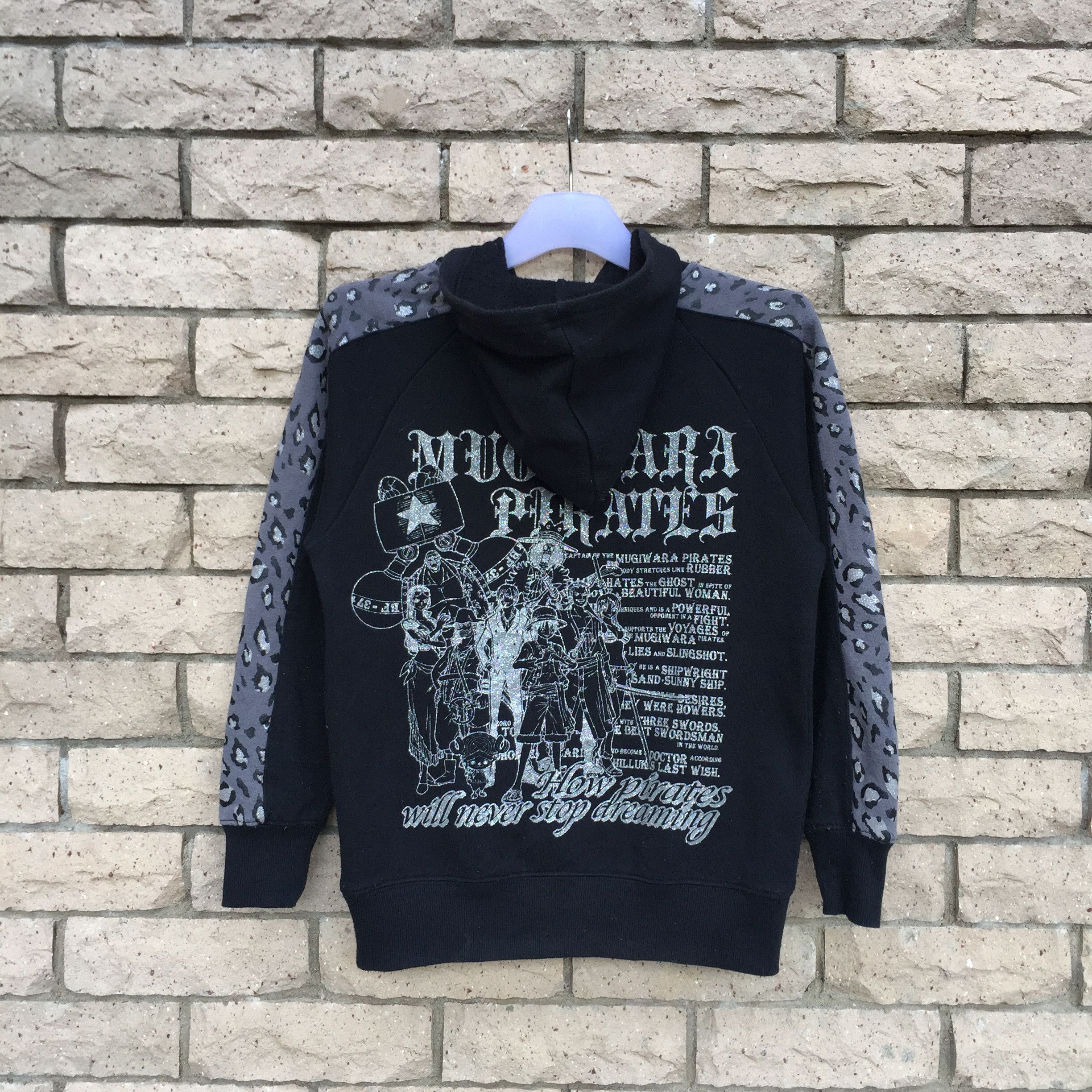 ONE PIECE Hoodie Spell Out Big Design.