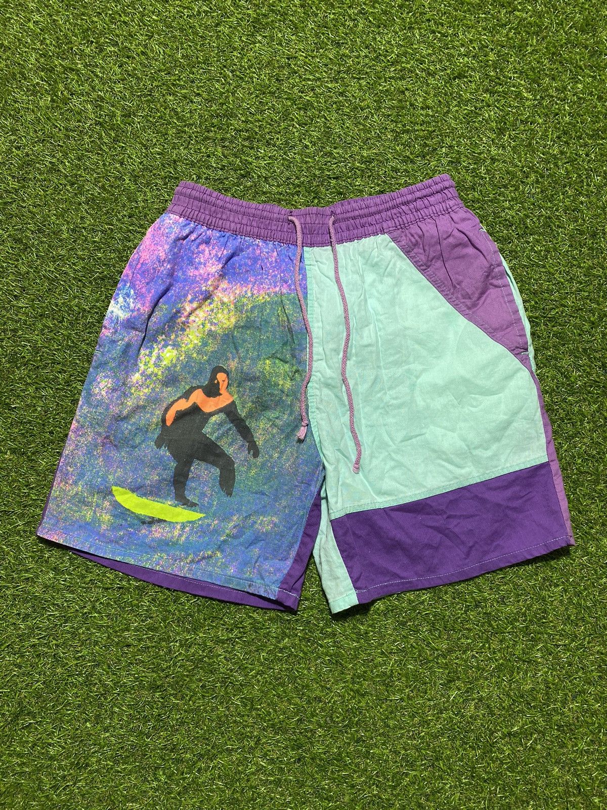 Vintage Vintage 90s art shorts streetwear Hawaiian style size M Size US 32 / EU 48 - 1 Thumbnail