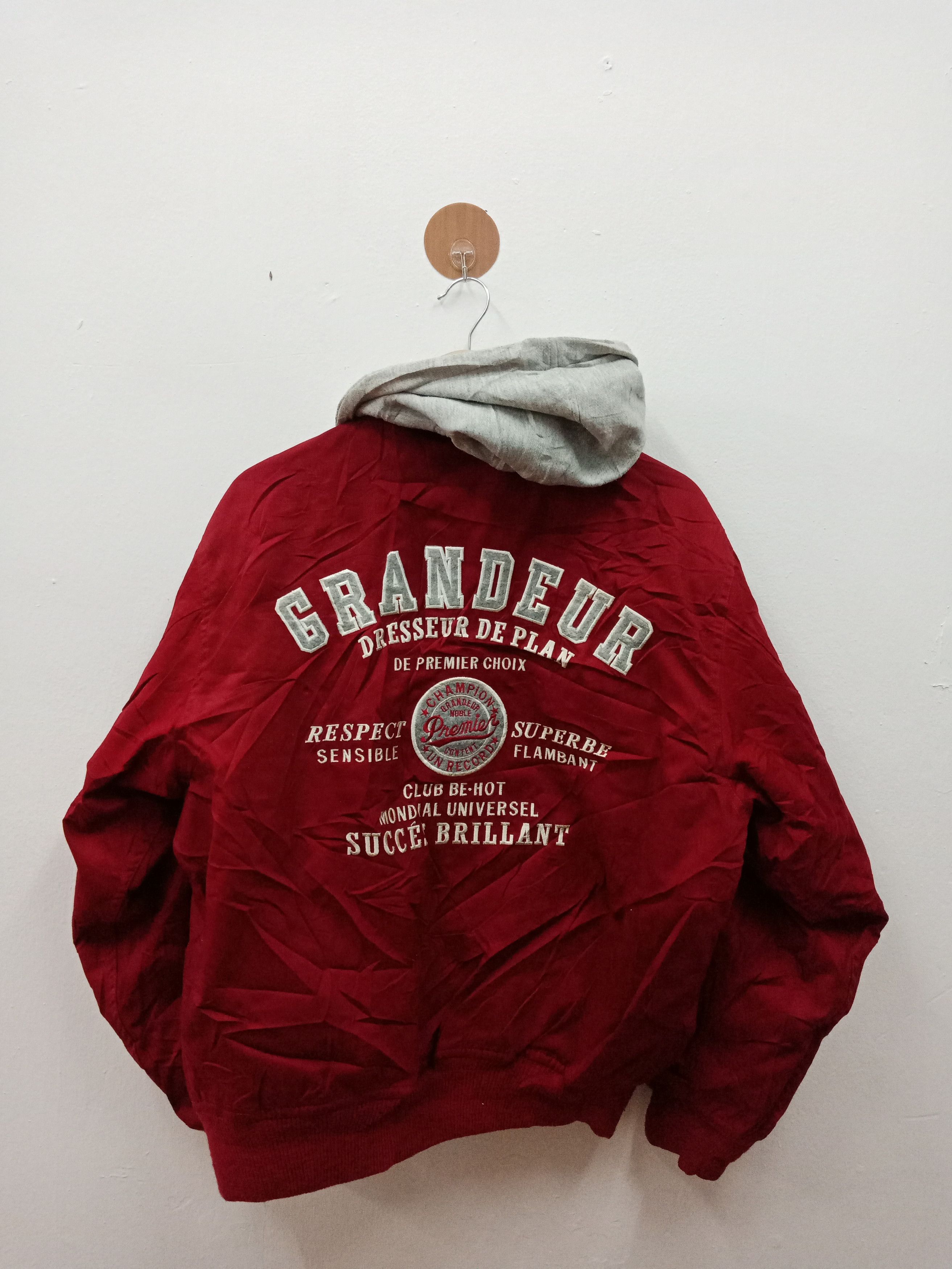 image of Bomber Jacket x Varsity Jacket Grandeur Dresseur De Plan Be Hot Removable Hood in Maroon (Size XL)