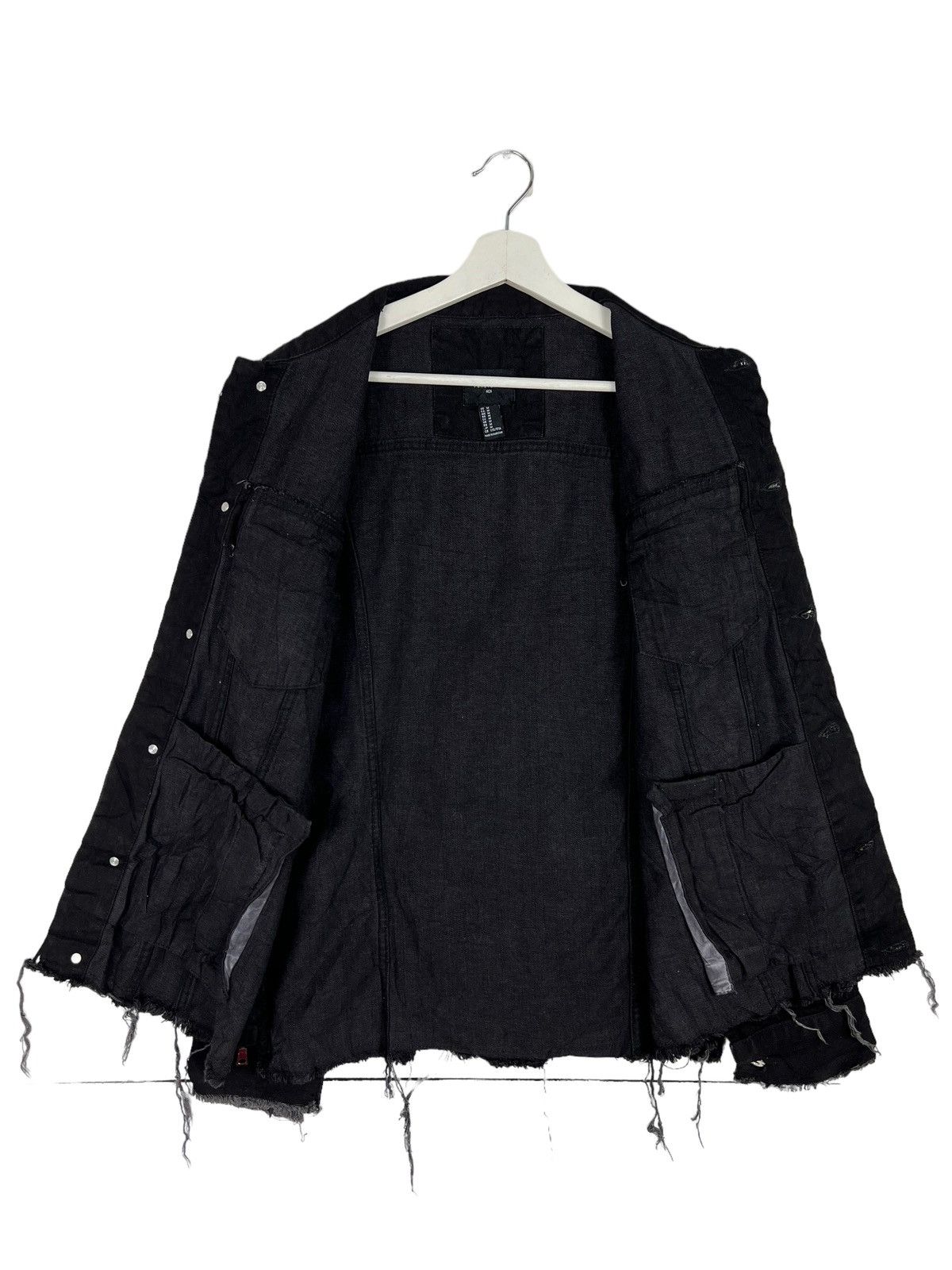 Japanese Brand FOREVER 21 MEN DENIM DISTRESSED TRUCKER JACKET Size US M / EU 48-50 / 2 - 7 Thumbnail