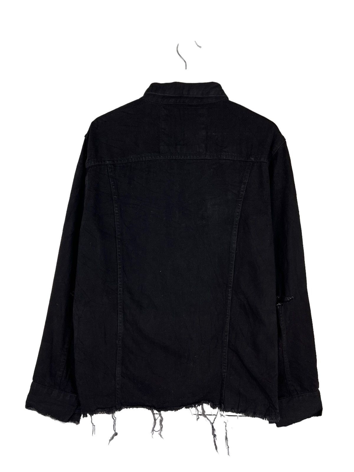 FOREVER 21 MEN DENIM DISTRESSED TRUCKER JACKET