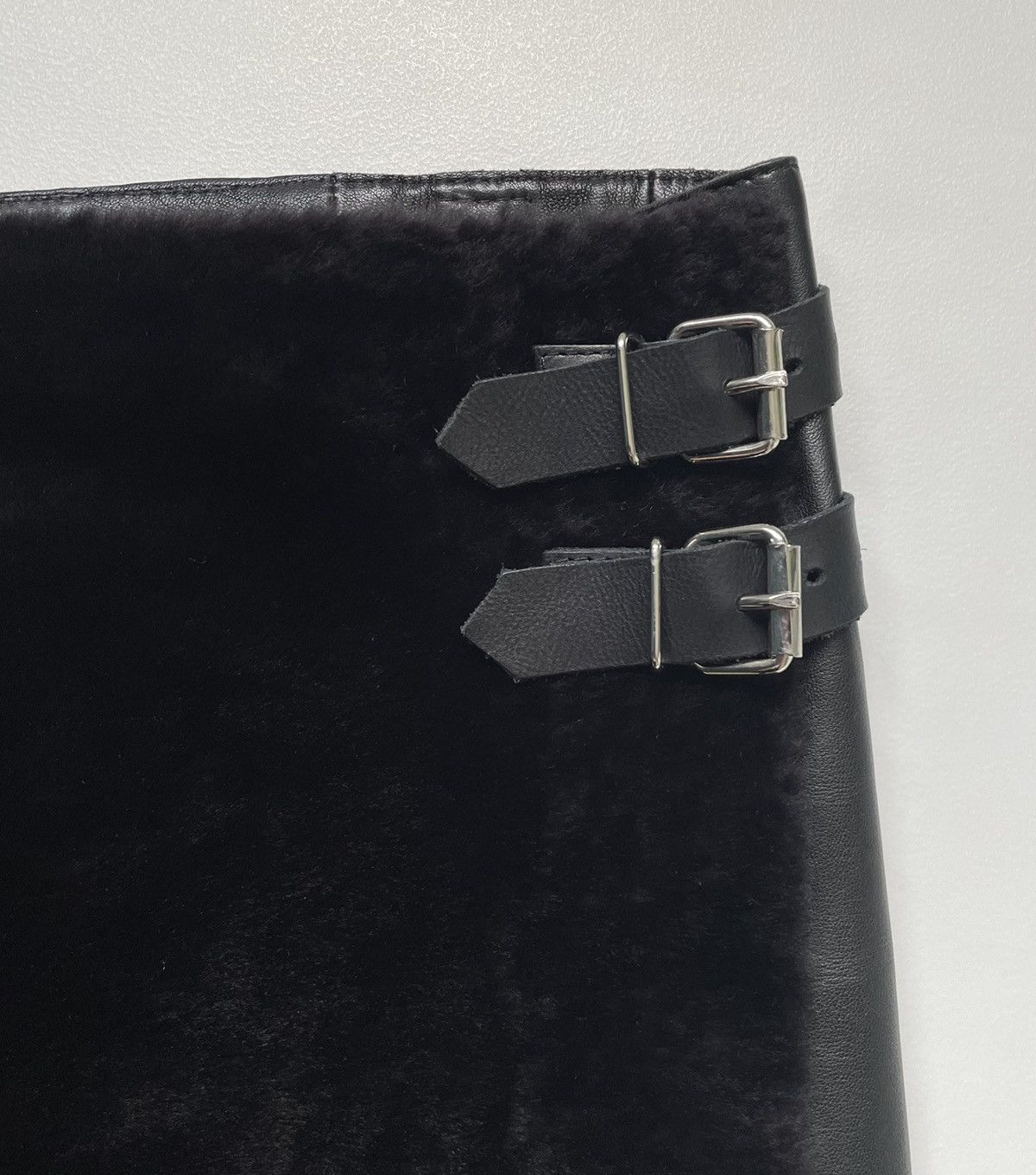 Miu Miu Early 2000’s Shearling Leather Skirt Size 26" / US 2 / IT 38 - 4 Thumbnail