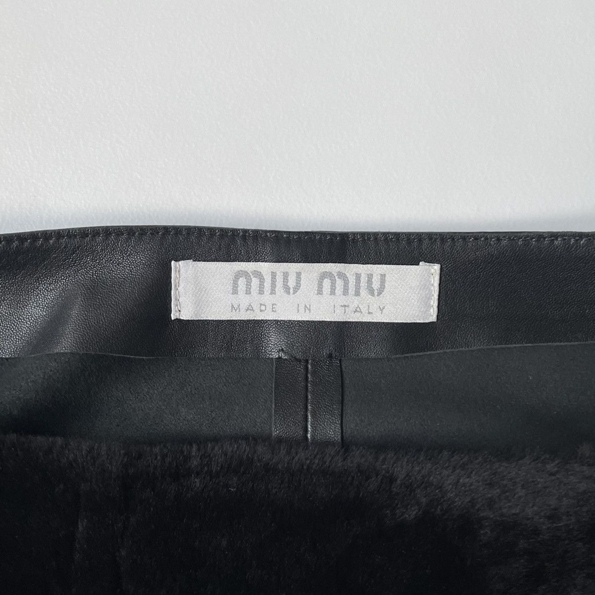 Miu Miu Early 2000’s Shearling Leather Skirt Size 26" / US 2 / IT 38 - 3 Thumbnail