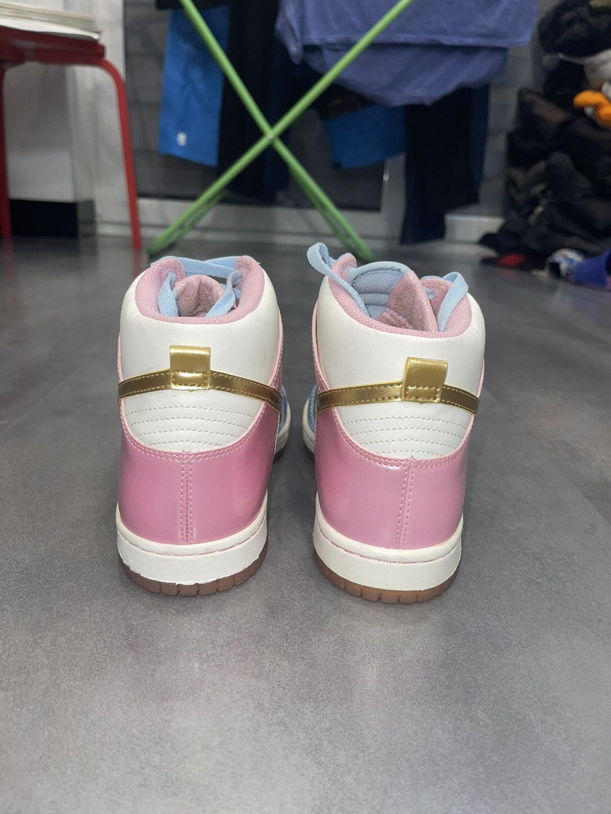 Nike SS09 Nike Dunk High GS Sail Pink Gold Blue Hi-Top Sneakers Size US 6 / IT 36 - 7 Thumbnail