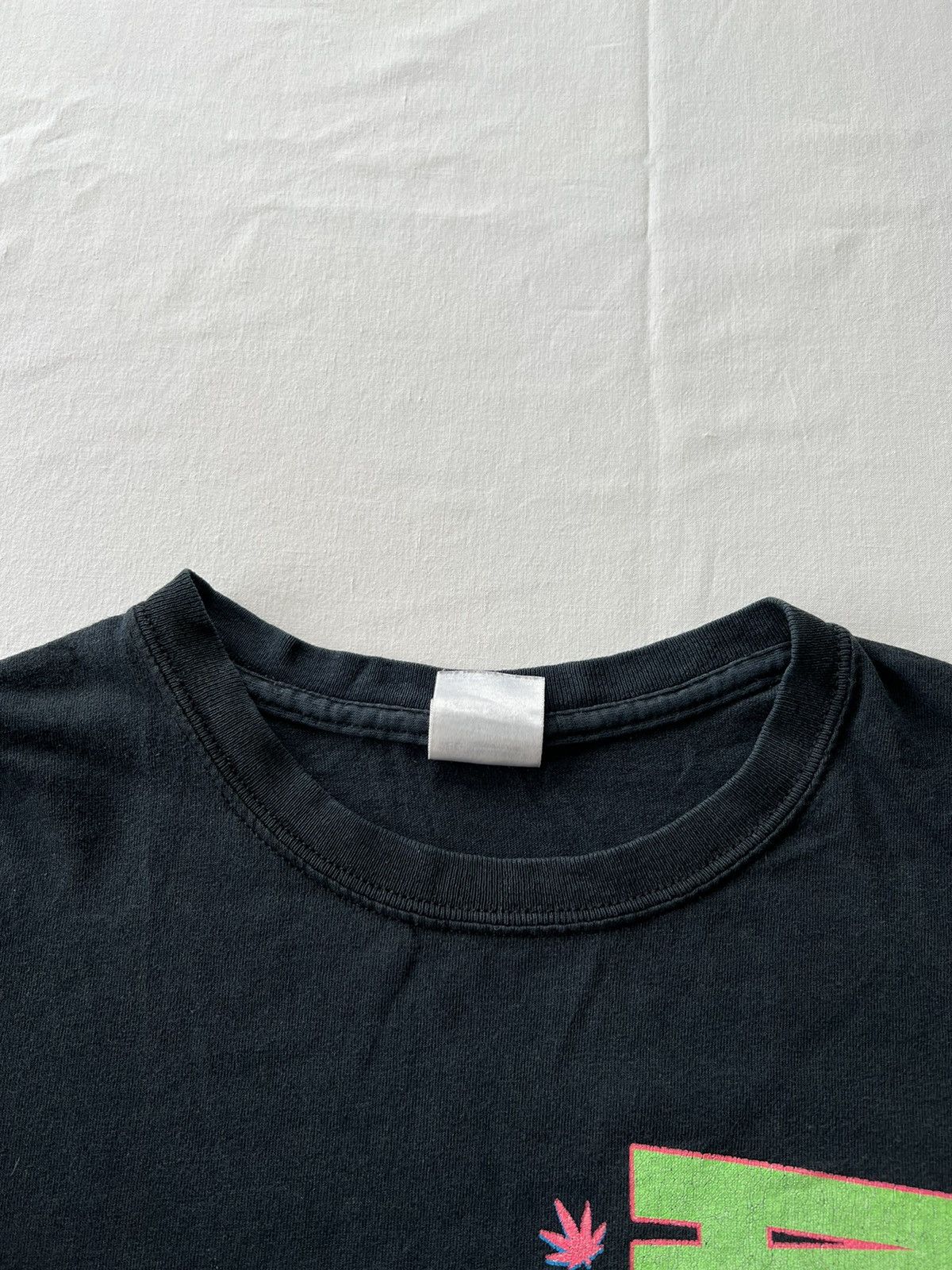 Band Tees Vintage 2000s Amsterdam Holland Marijuana Blunt Smoke Tee Size US XXL / EU 58 / 5 - 7 Thumbnail