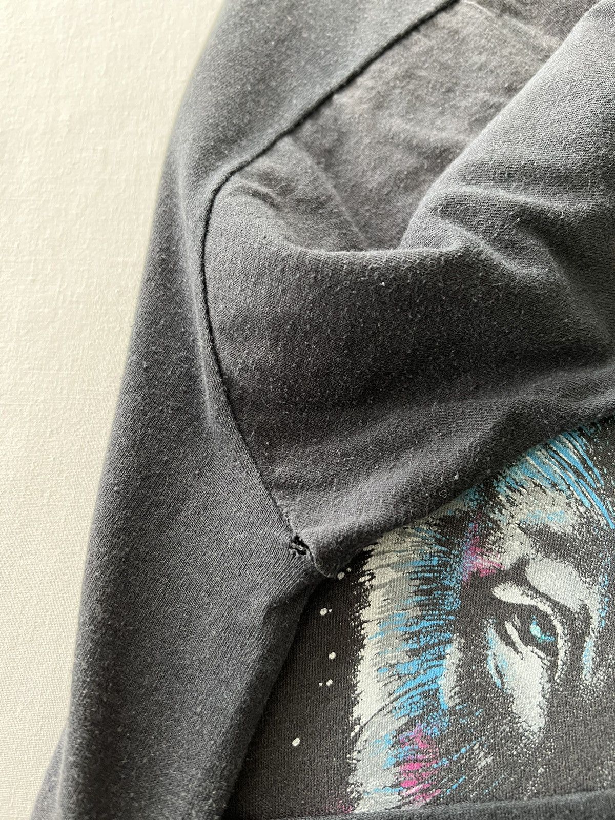 Vintage Vintage 90s Wolf Single Stitch Faded Black Tee Size US XL / EU 56 / 4 - 11 Thumbnail