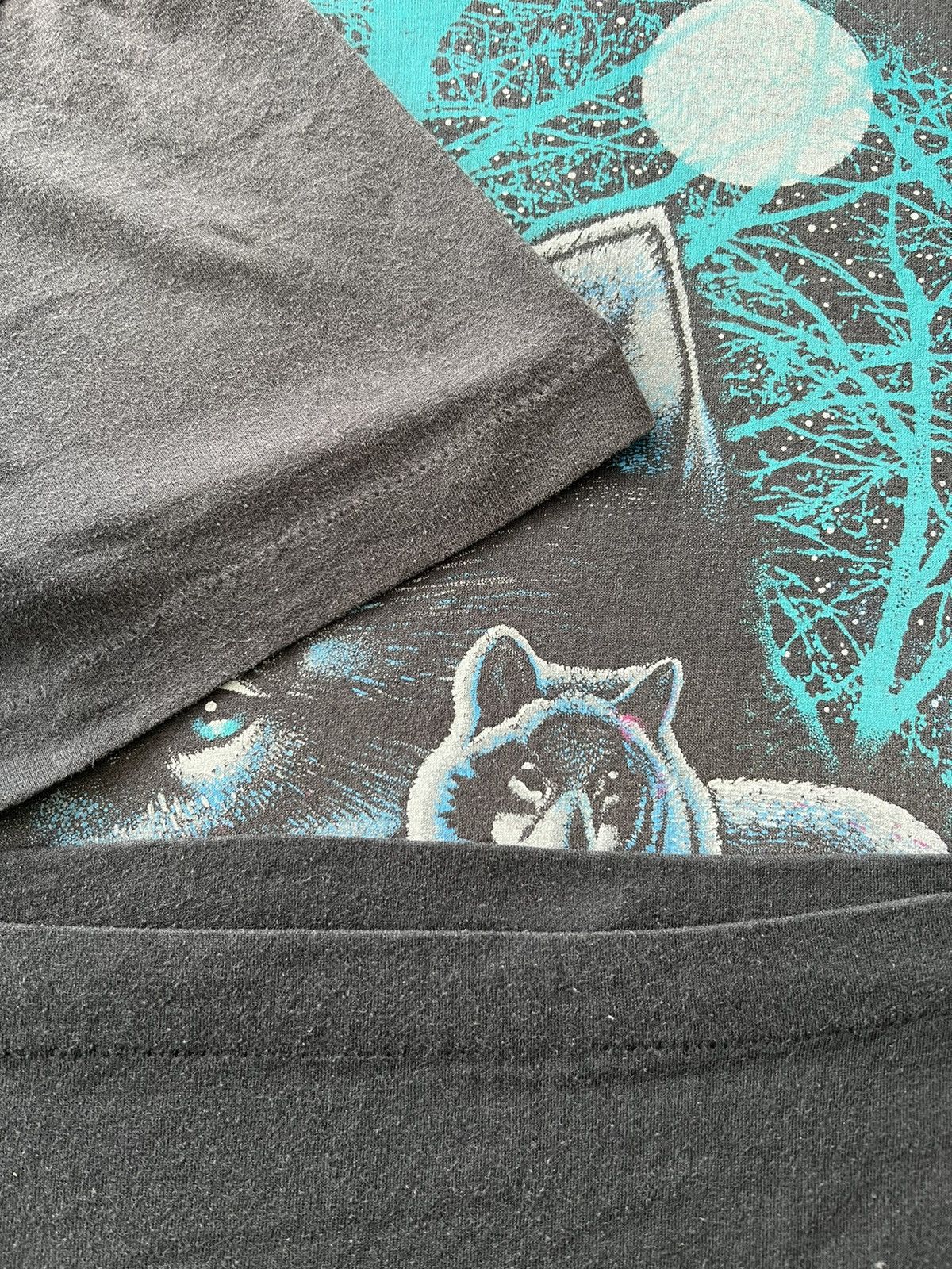 Vintage Vintage 90s Wolf Single Stitch Faded Black Tee Size US XL / EU 56 / 4 - 9 Thumbnail