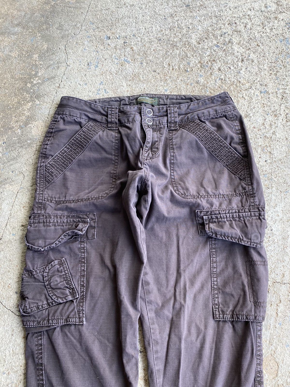 Eddie Bauer × Vintage Vintage Y2K Eddie Bauer Brown Cargo Pants Size 28" / US 6 / IT 42 - 2 Thumbnail