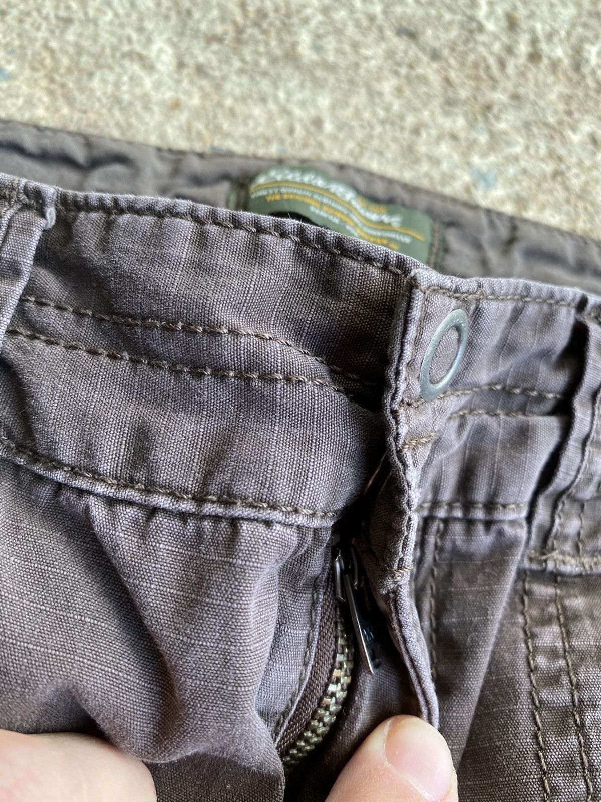 Eddie Bauer × Vintage Vintage Y2K Eddie Bauer Brown Cargo Pants Size 28" / US 6 / IT 42 - 3 Thumbnail
