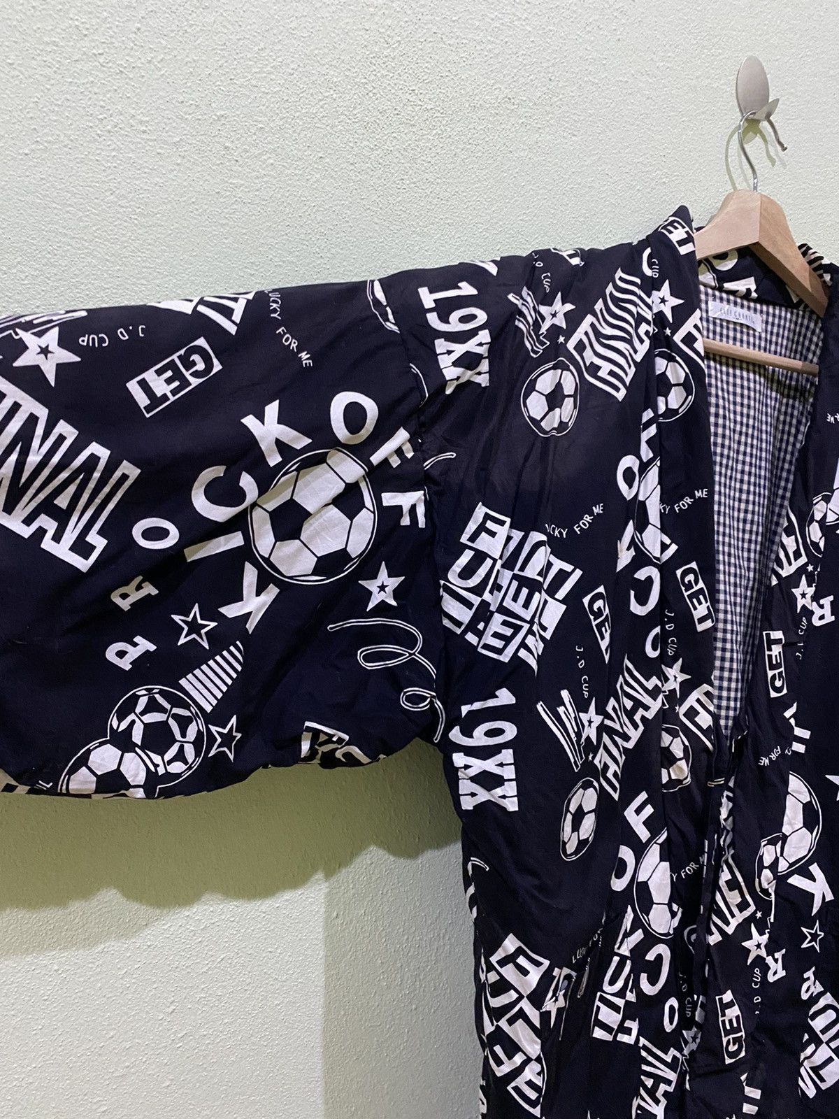 Japanese Brand × Komono ELLE CHANTE SOCCER PRINT JAPANESE KIMONO JACKET Size US M / EU 48-50 / 2 - 7 Thumbnail