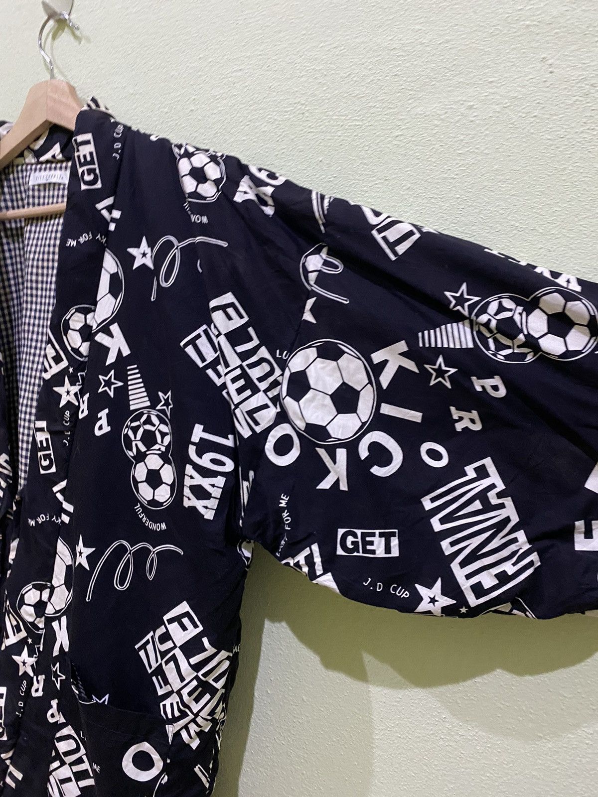 Japanese Brand × Komono ELLE CHANTE SOCCER PRINT JAPANESE KIMONO JACKET Size US M / EU 48-50 / 2 - 6 Thumbnail