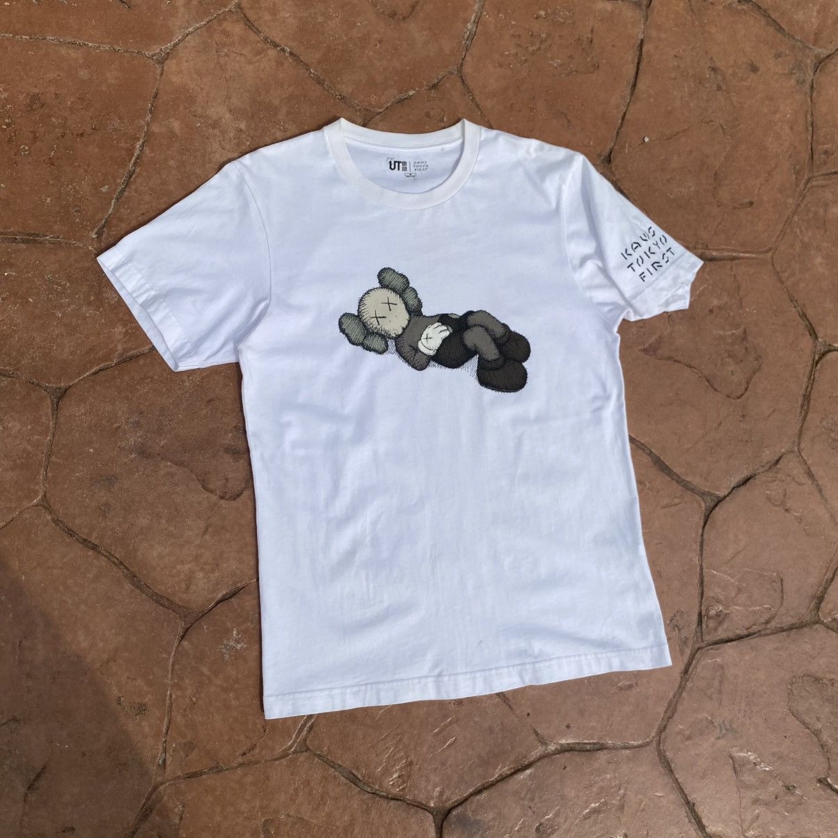 Kaws × Uniqlo Thrashed Kaws Tokyo First x Uniqlo ERD GRUNGE GRAIL TEE Size US M / EU 48-50 / 2 - 2 Thumbnail