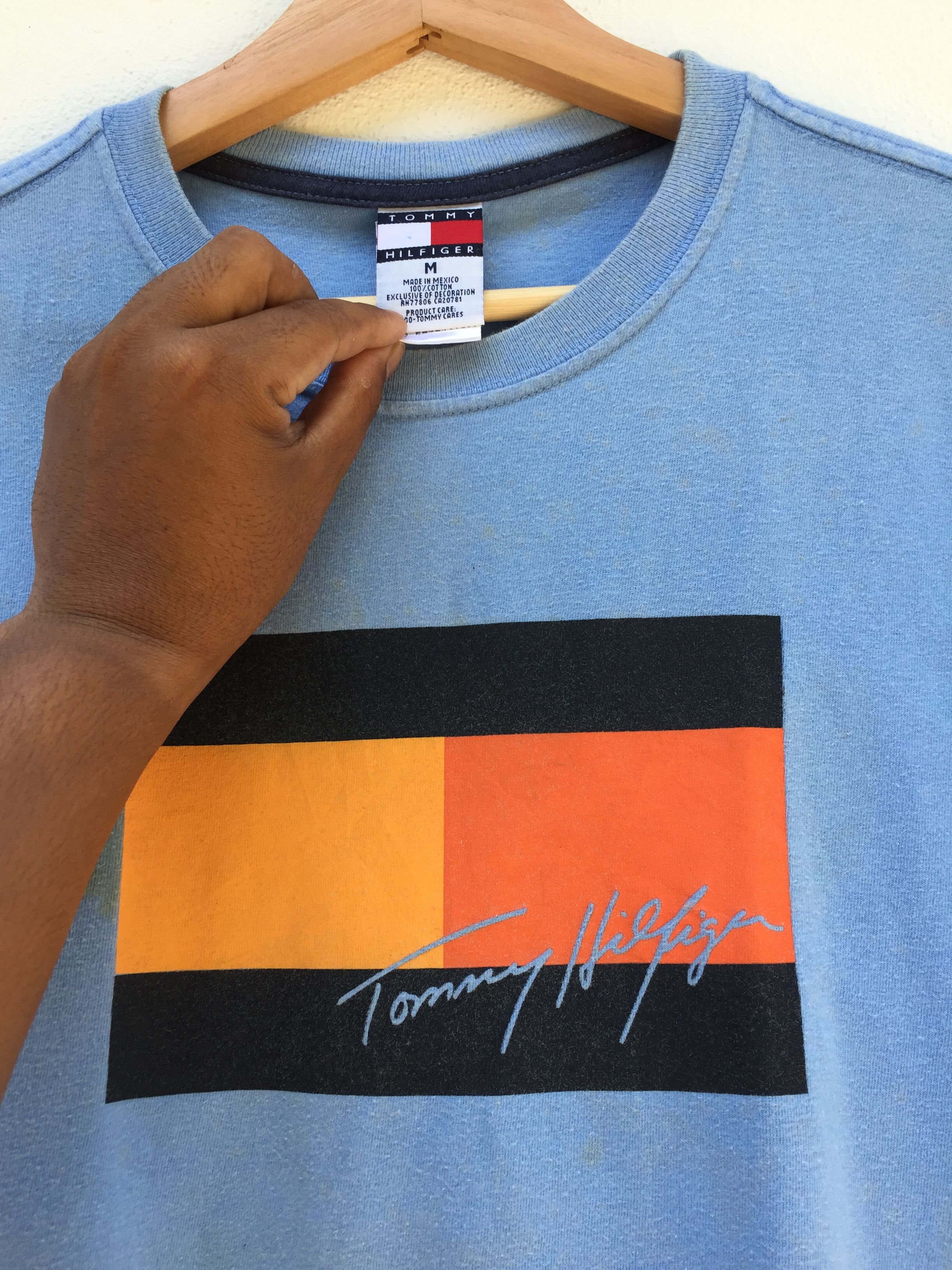 Tommy Hilfiger Vintage 90s Tommy Hilfiger big flag script t shirt Size US M / EU 48-50 / 2 - 6 Thumbnail