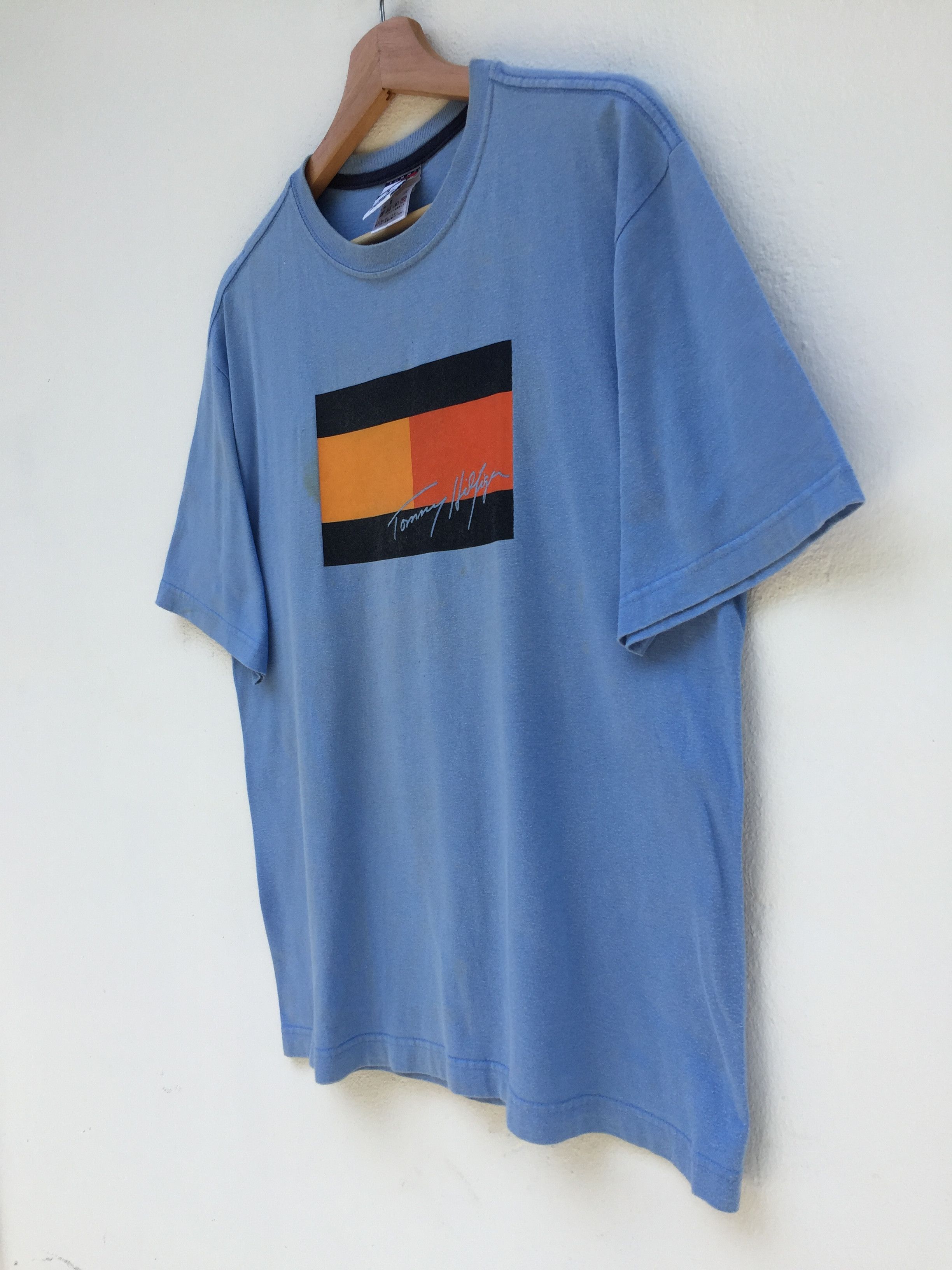 Tommy Hilfiger Vintage 90s Tommy Hilfiger big flag script t shirt Size US M / EU 48-50 / 2 - 3 Thumbnail