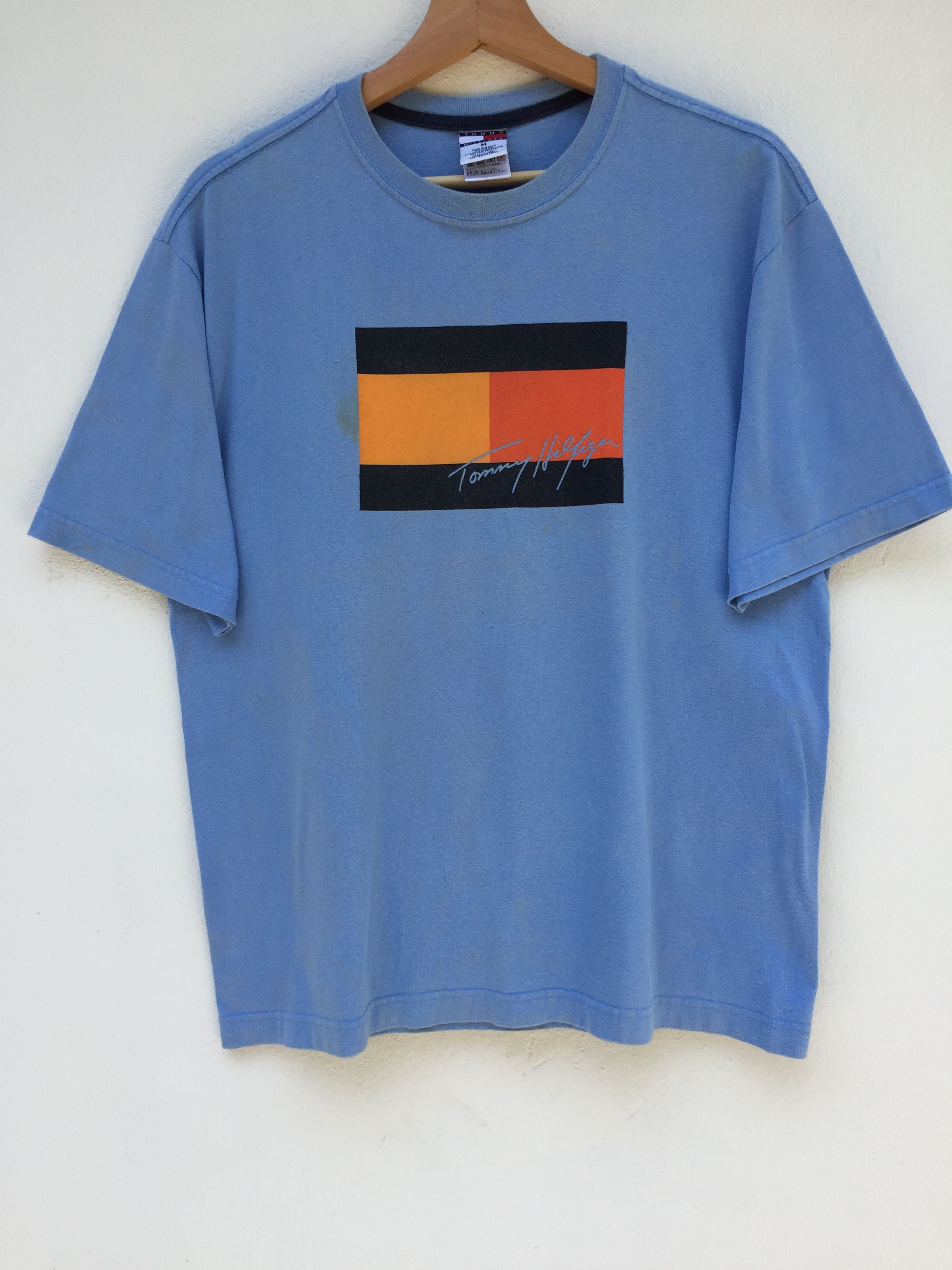 Tommy Hilfiger Vintage 90s Tommy Hilfiger big flag script t shirt Size US M / EU 48-50 / 2 - 4 Thumbnail