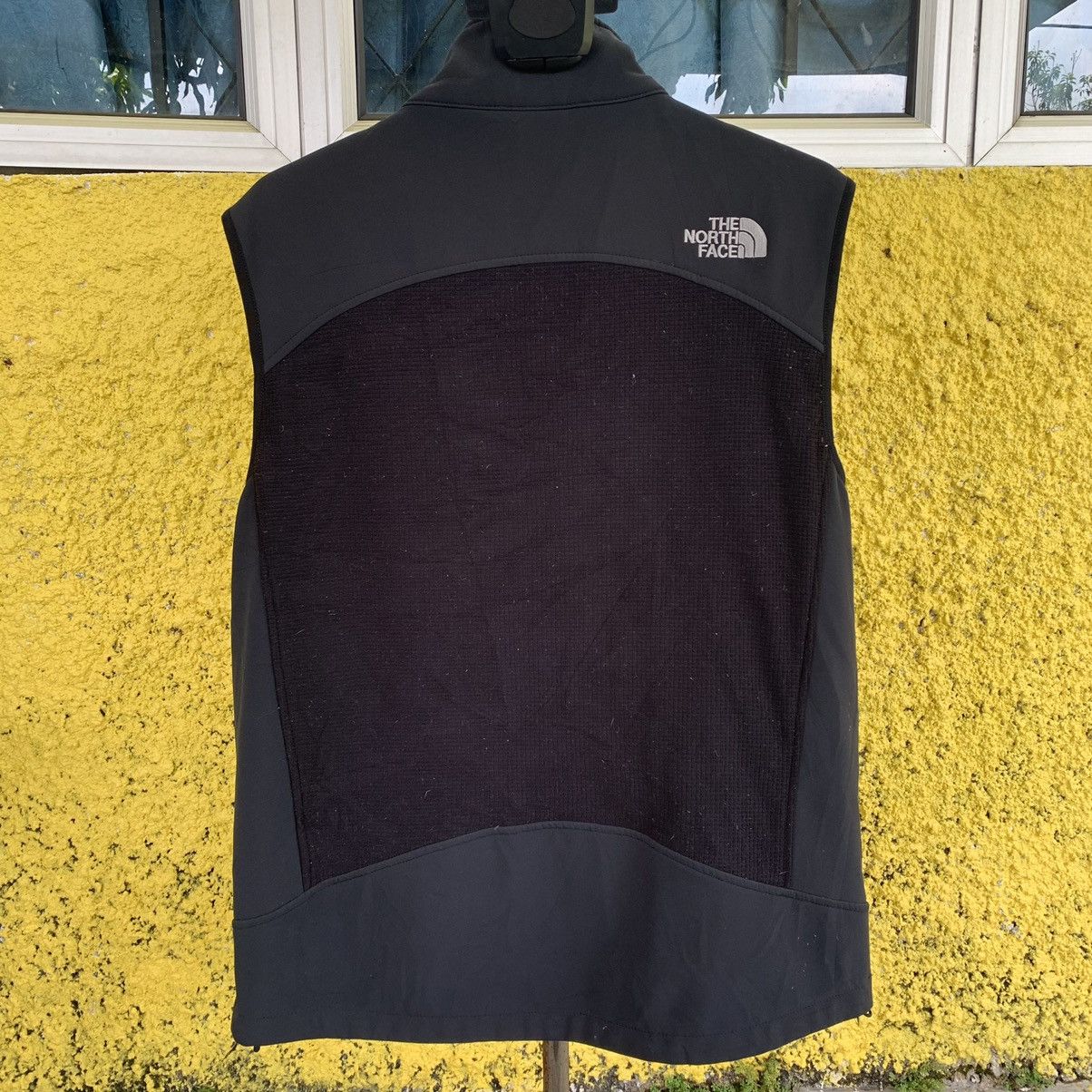 The North Face The North Face top tank sleeveless zipper jacket Size US M / EU 48-50 / 2 - 6 Thumbnail