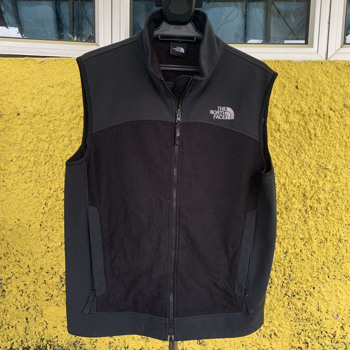 The North Face The North Face top tank sleeveless zipper jacket Size US M / EU 48-50 / 2 - 5 Thumbnail