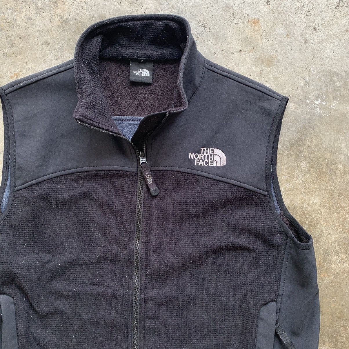 The North Face The North Face top tank sleeveless zipper jacket Size US M / EU 48-50 / 2 - 2 Thumbnail