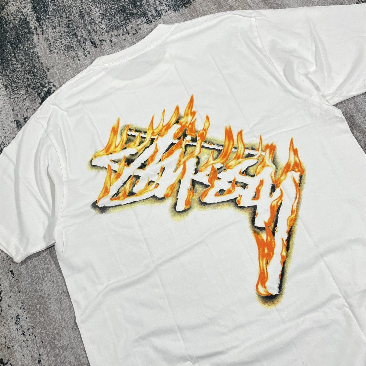 Stussy STUSSY " BURNING STOCK " TEE WHITE // L Size US L / EU 52-54 / 3 - 2 Thumbnail