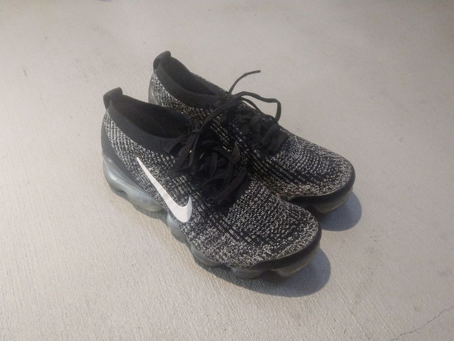 Vapormax flyknit hotsell 3 oreo