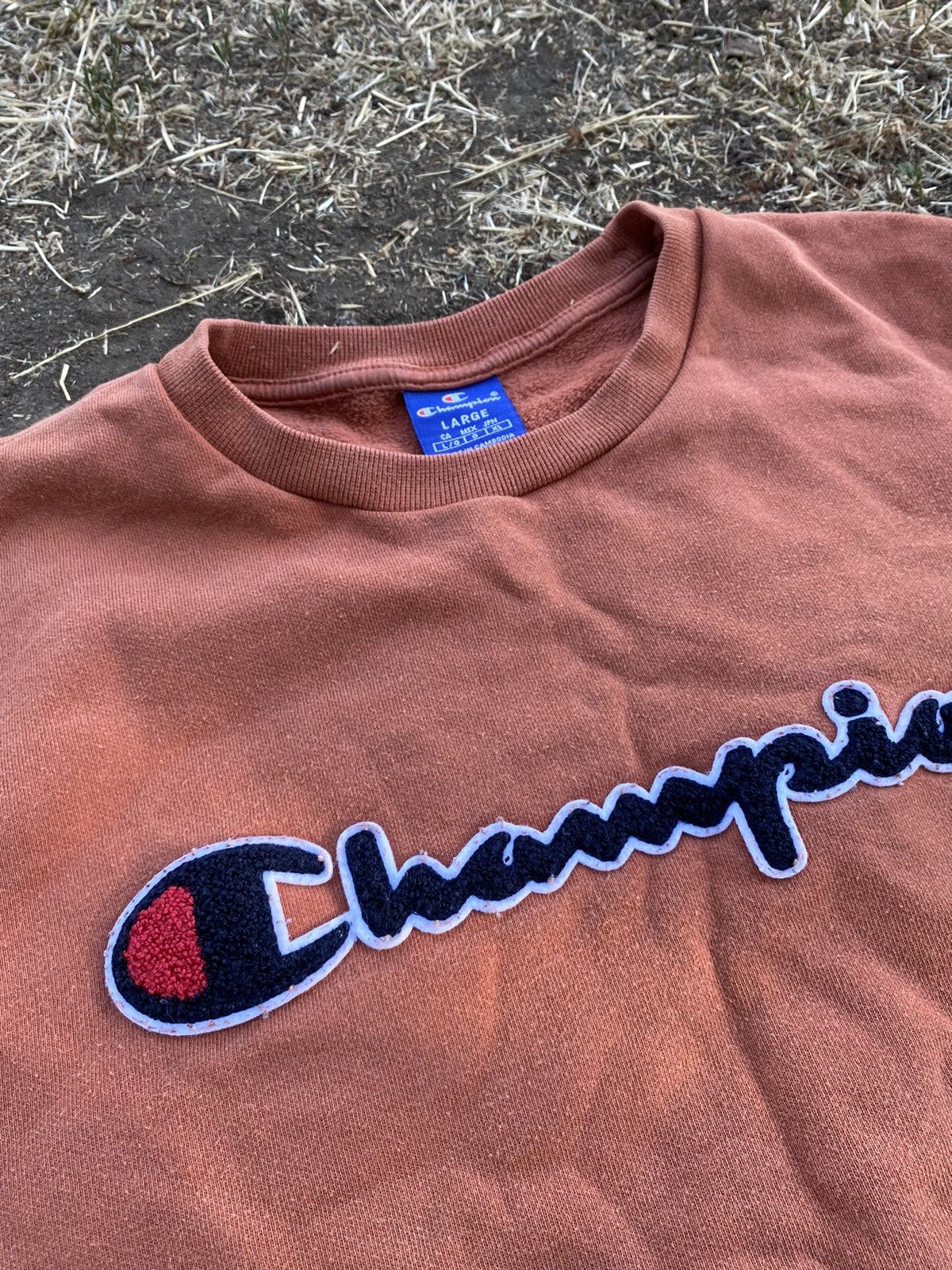 Champion Vintage y2k Champion sweatshirt sun faded big logo size L Size US L / EU 52-54 / 3 - 3 Thumbnail