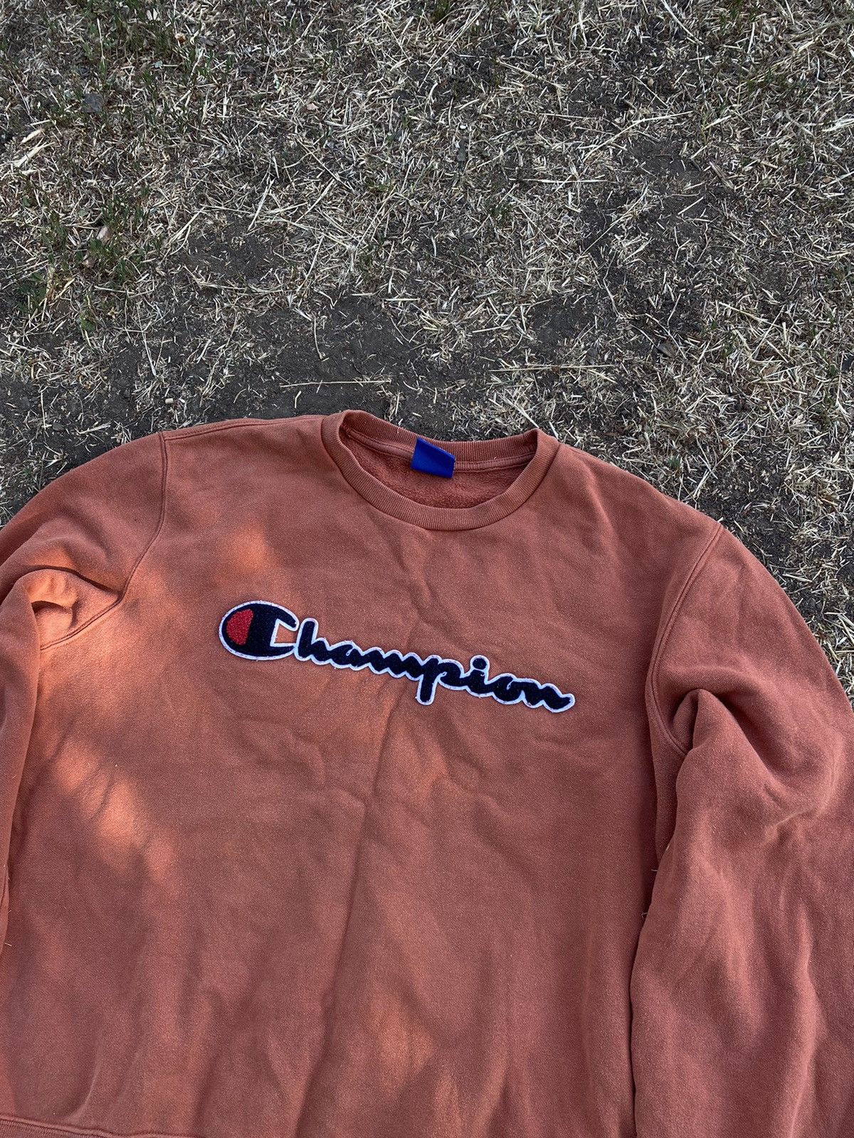 Champion Vintage y2k Champion sweatshirt sun faded big logo size L Size US L / EU 52-54 / 3 - 2 Thumbnail