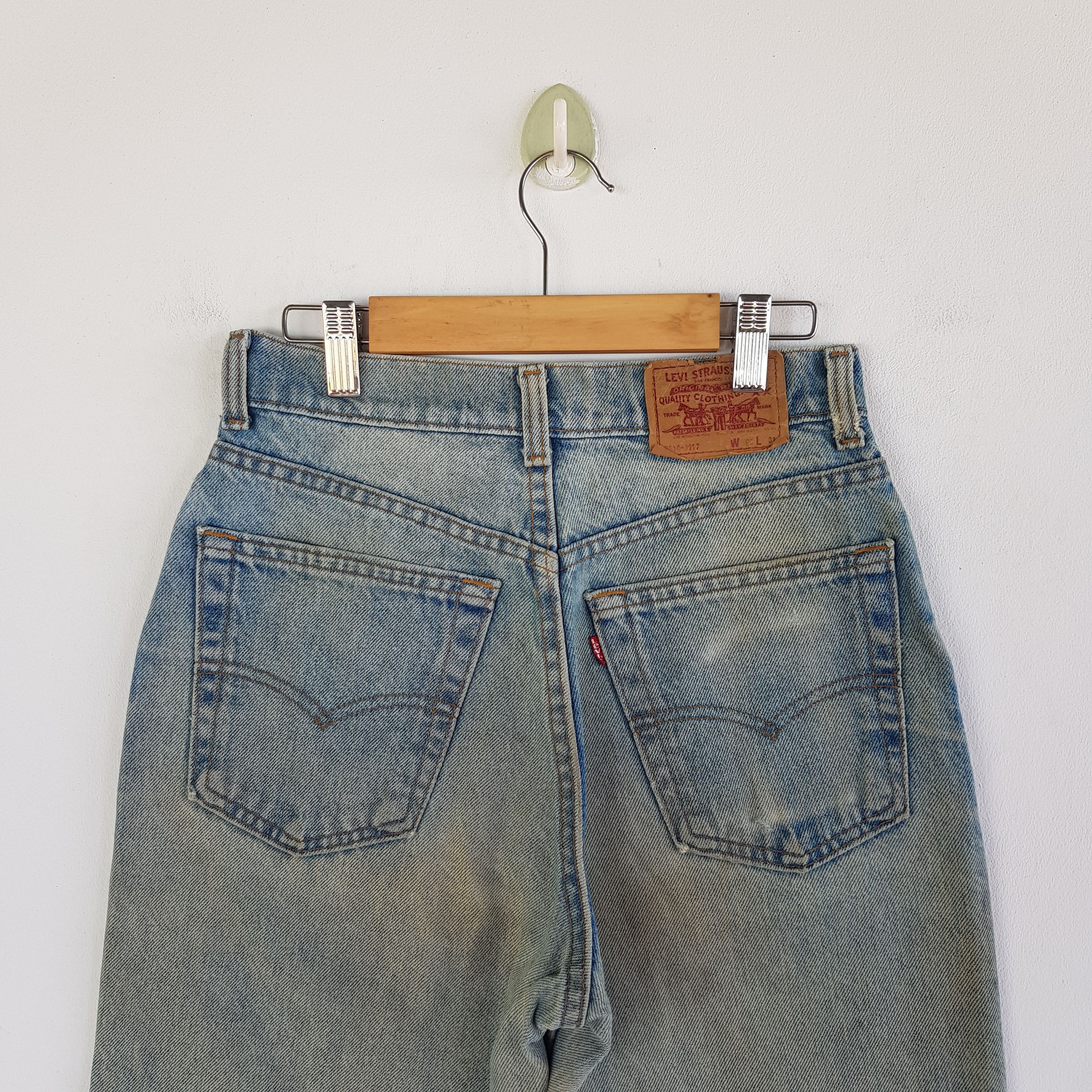Levi's Vintage Levi's Distressed Jeans Dirty Levis Light Wash Denim Size 24" / US 00 / IT 34 - 4 Thumbnail