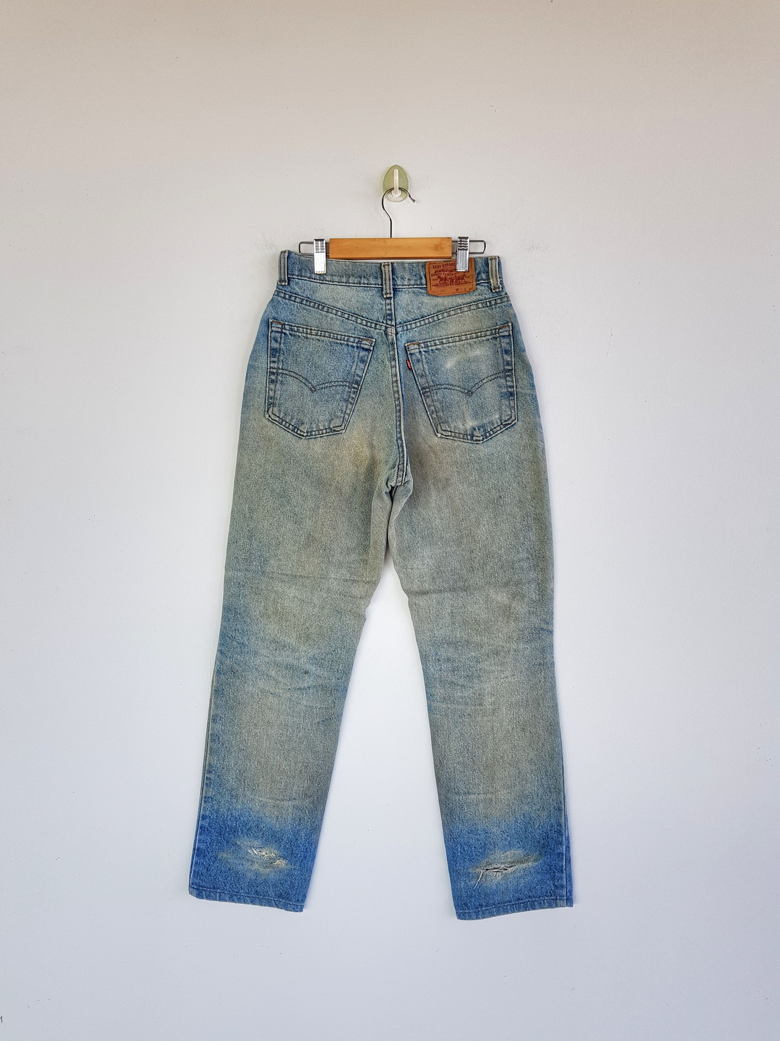 Levi's Vintage Levi's Distressed Jeans Dirty Levis Light Wash Denim Size 24" / US 00 / IT 34 - 2 Thumbnail