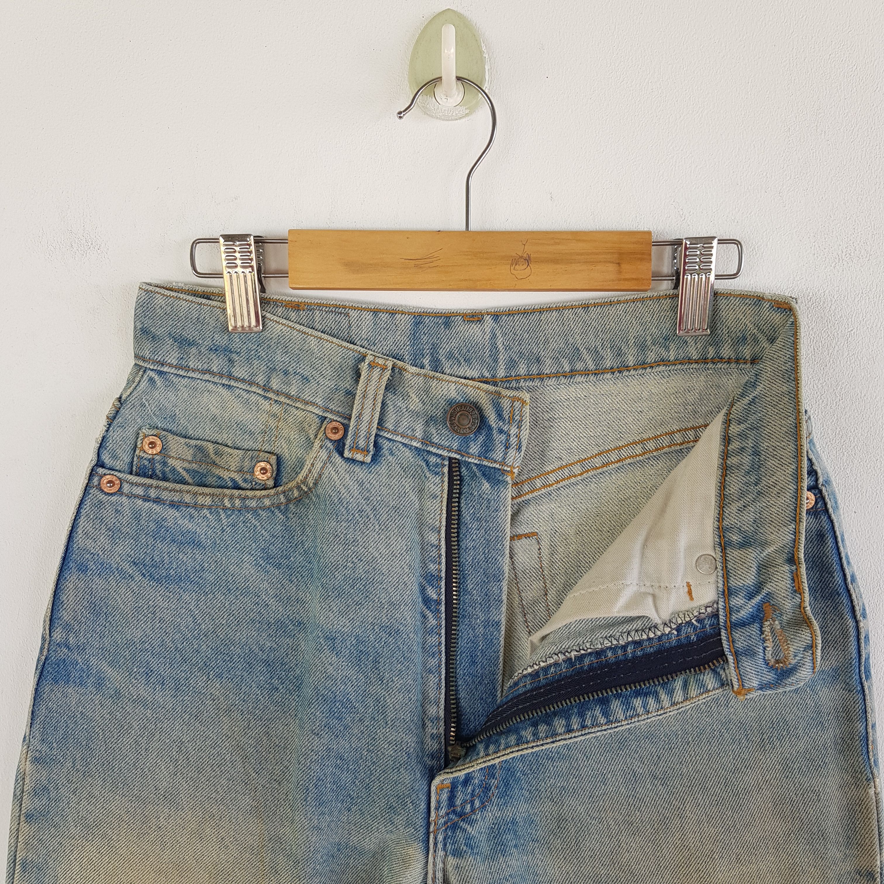 Levi's Vintage Levi's Distressed Jeans Dirty Levis Light Wash Denim Size 24" / US 00 / IT 34 - 8 Thumbnail