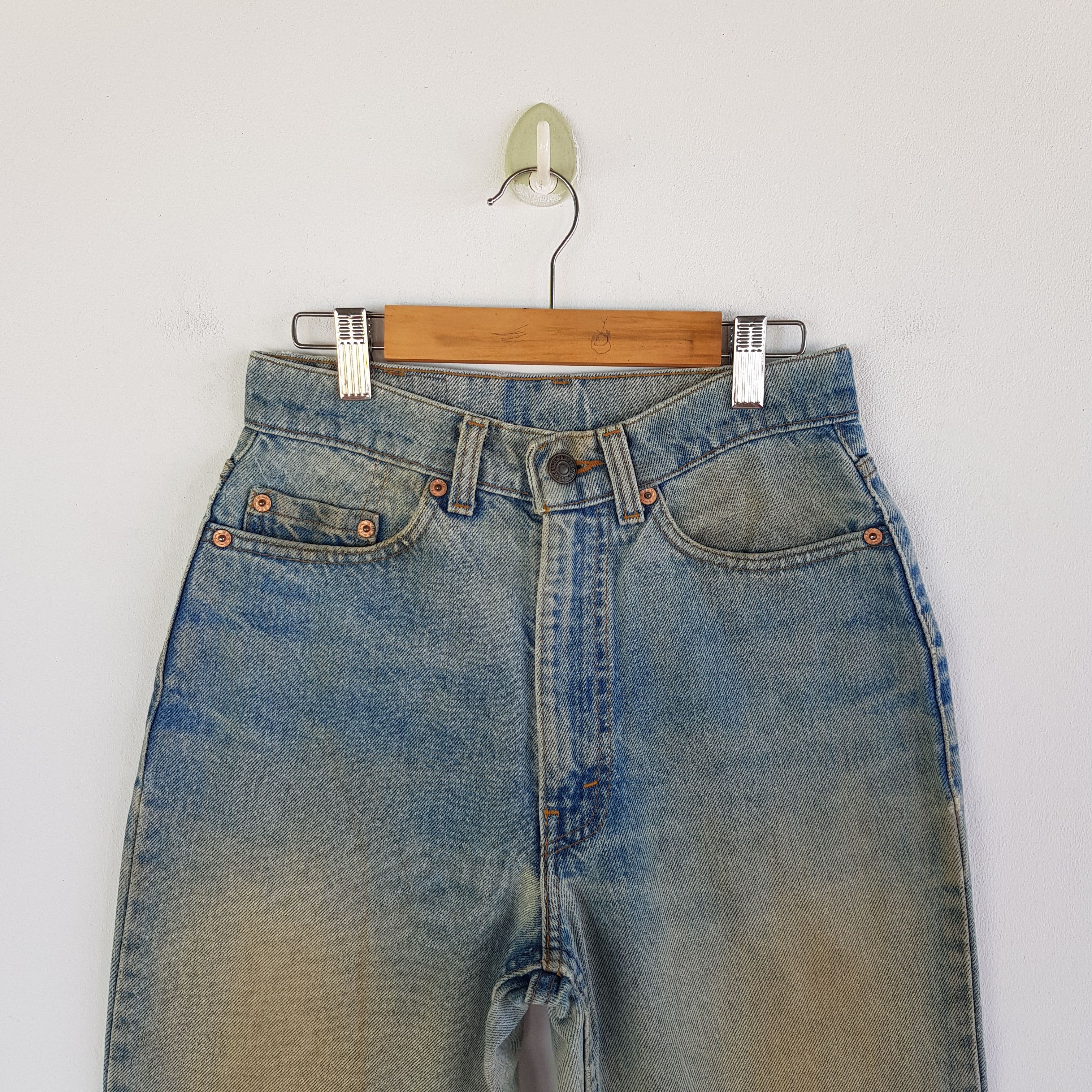 Levi's Vintage Levi's Distressed Jeans Dirty Levis Light Wash Denim Size 24" / US 00 / IT 34 - 3 Thumbnail