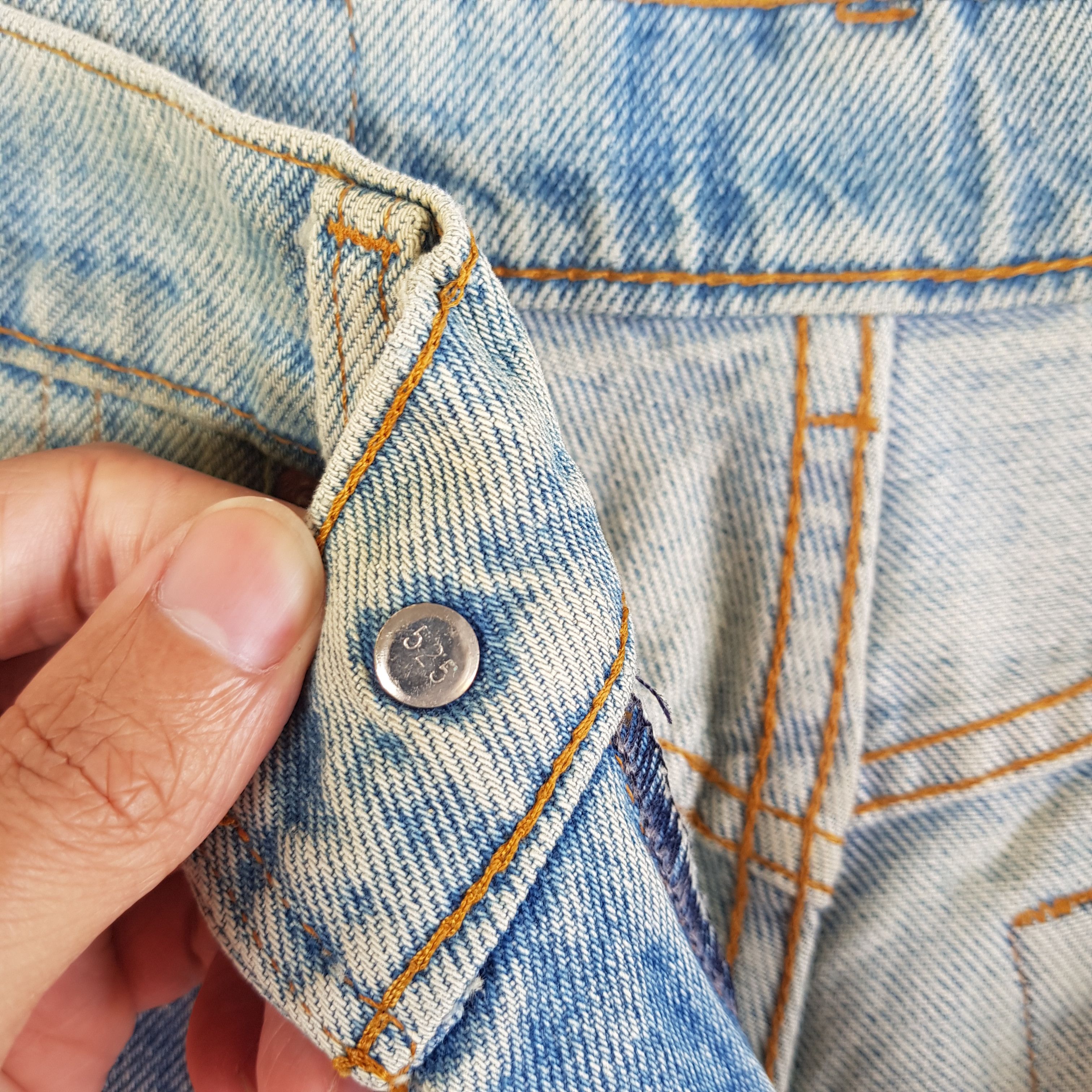 Levi's Vintage Levi's Distressed Jeans Dirty Levis Light Wash Denim Size 24" / US 00 / IT 34 - 9 Thumbnail