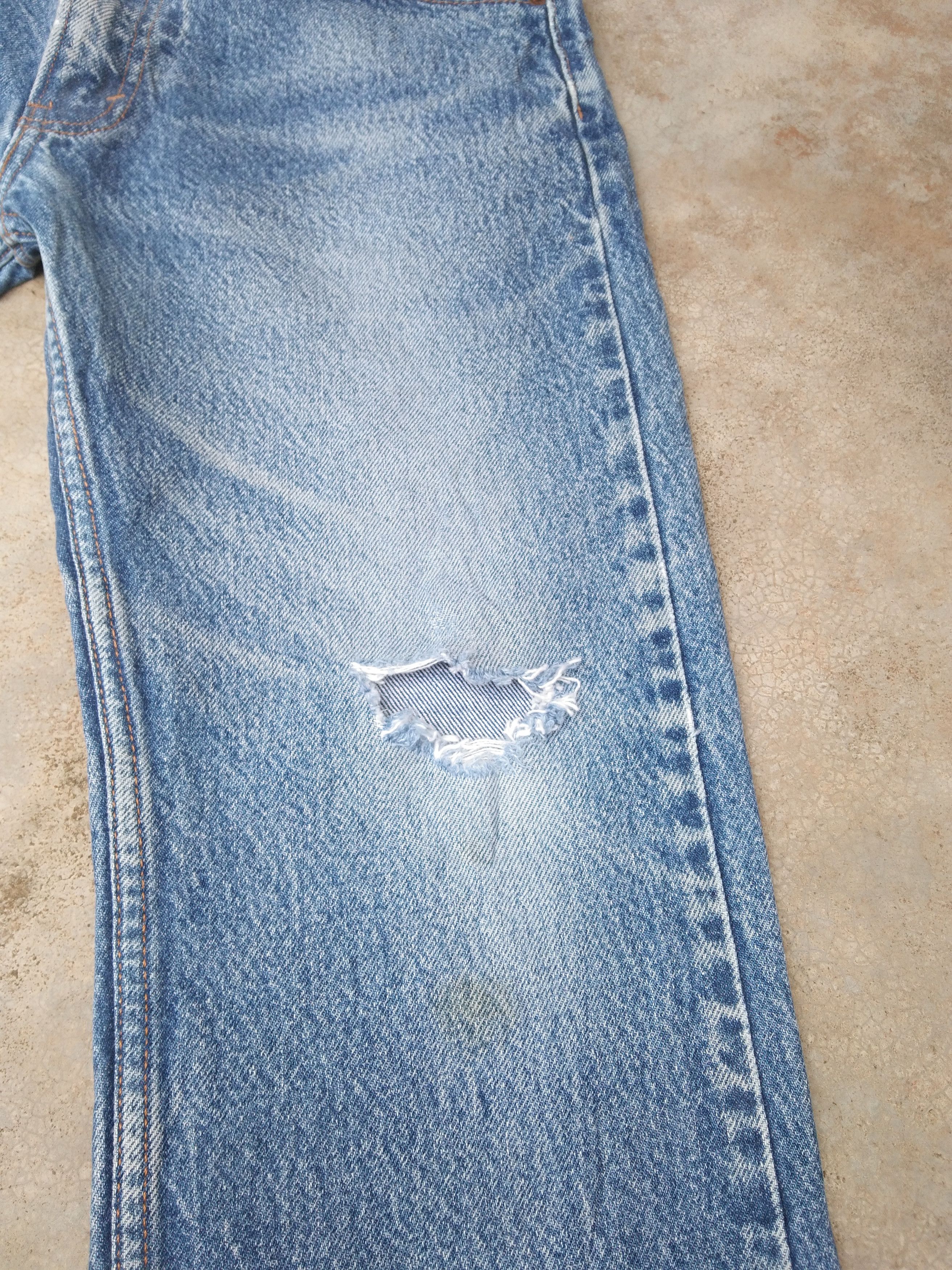 Jean × Levi's × Vintage Vintage Levis 505 Straight Leg Distressed Jeans 33x26 Size US 33 - 6 Thumbnail
