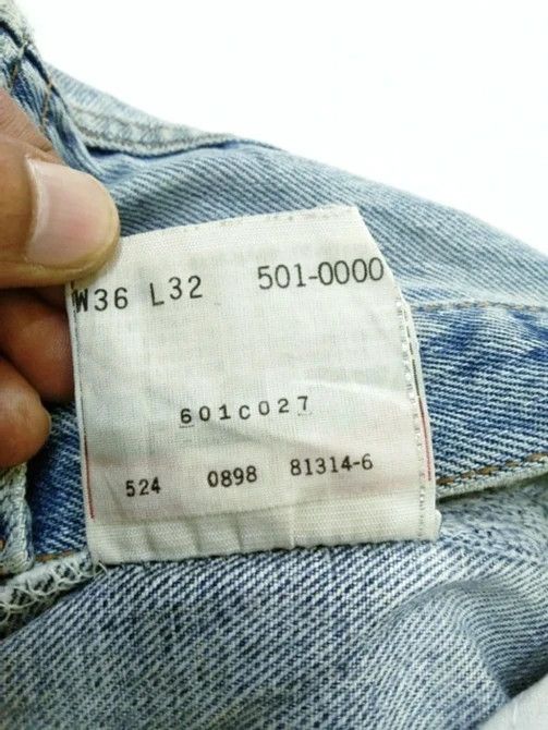 Levi's 90s Vintage Levi's 501 xx Made In USA Distressed Jeans 34x30 Size US 34 / EU 50 - 16 Thumbnail