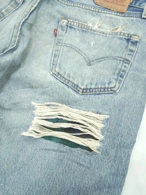 Levi's 90s Vintage Levi's 501 xx Made In USA Distressed Jeans 34x30 Size US 34 / EU 50 - 4 Thumbnail