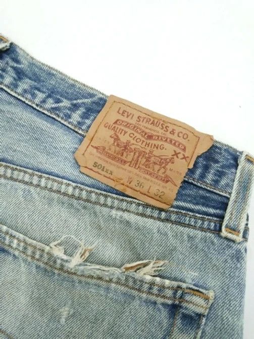 Levi's 90s Vintage Levi's 501 xx Made In USA Distressed Jeans 34x30 Size US 34 / EU 50 - 3 Thumbnail