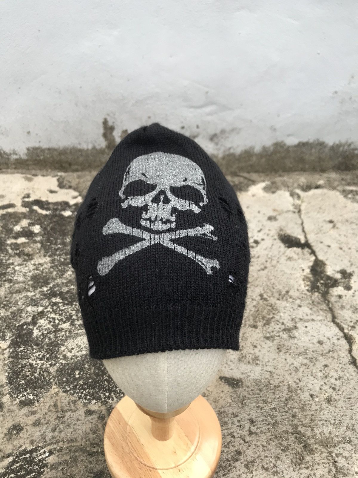 Designer vtg skulls/crossbones prison jail striped reversible beanie Size ONE SIZE - 8 Thumbnail