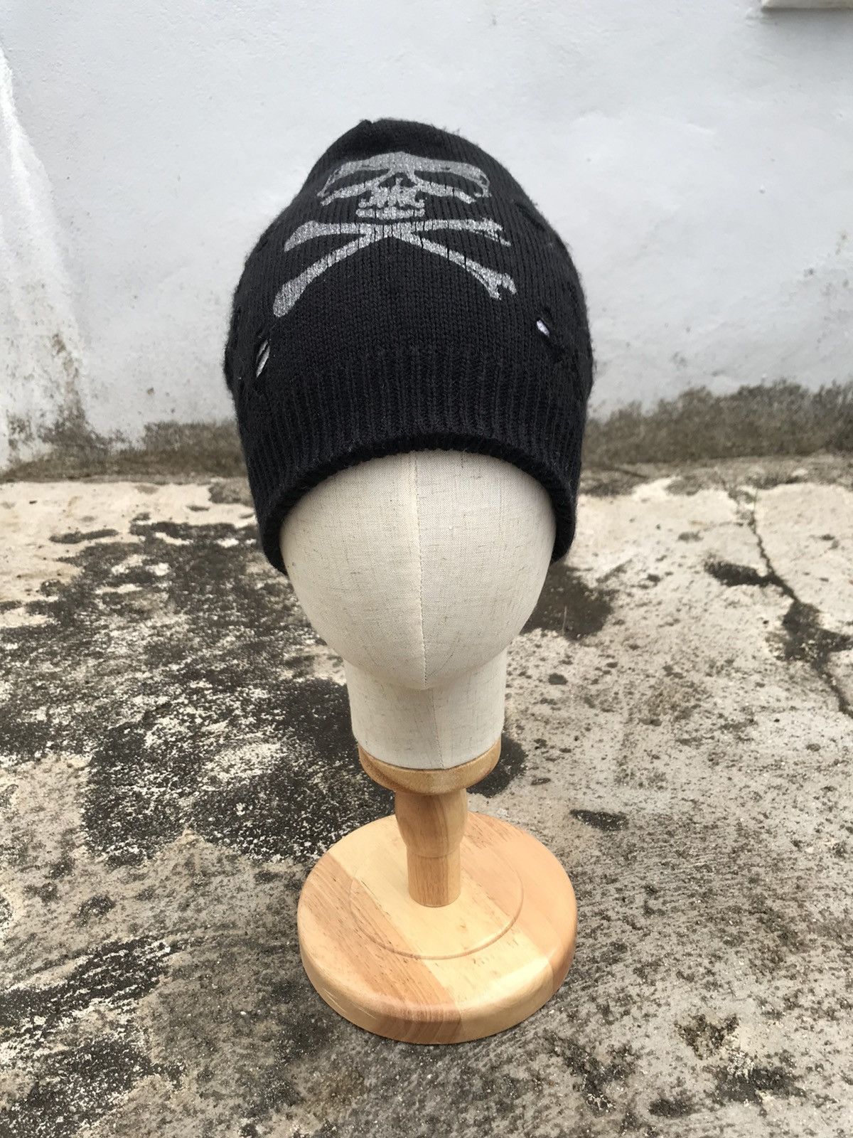 Designer vtg skulls/crossbones prison jail striped reversible beanie Size ONE SIZE - 7 Thumbnail