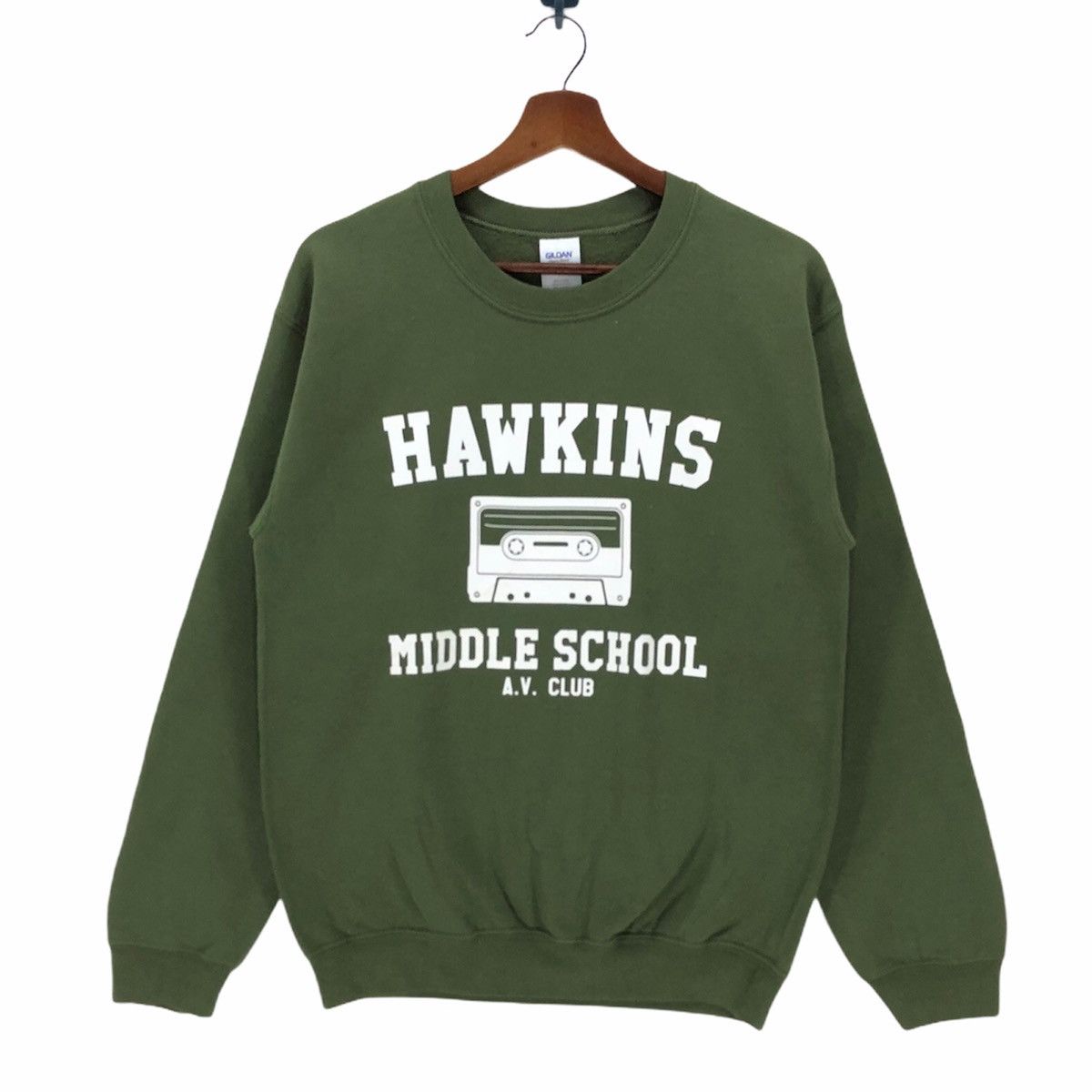 image of American College x Collegiate Vintage Hawkins Middle School Av Club Crewneck in Green (Size Medium)
