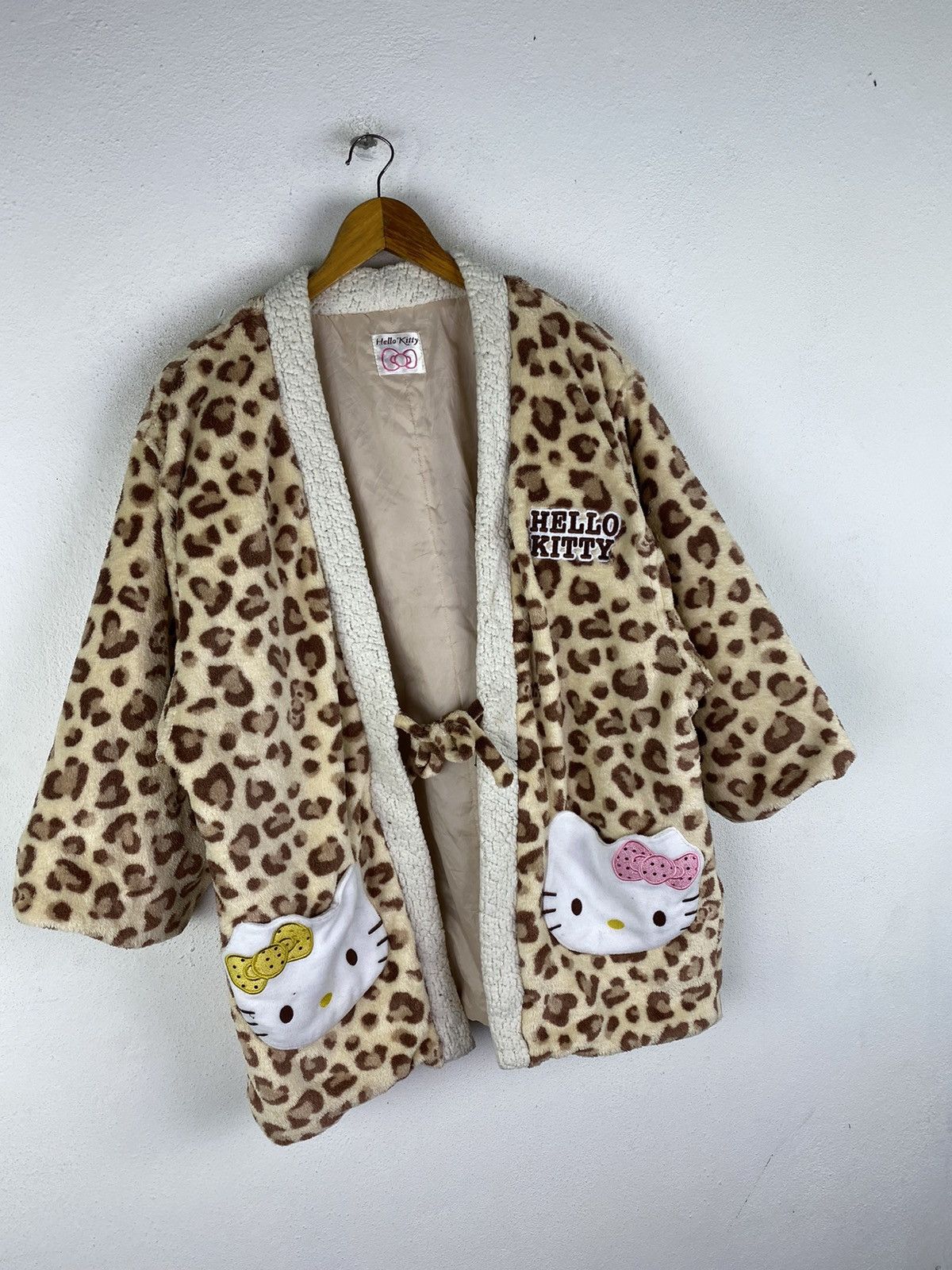 Japanese Brand 🔥DHL SHIPPING🔥HELLO KITTY KIMONO STYLE Size US L / EU 52-54 / 3 - 3 Thumbnail