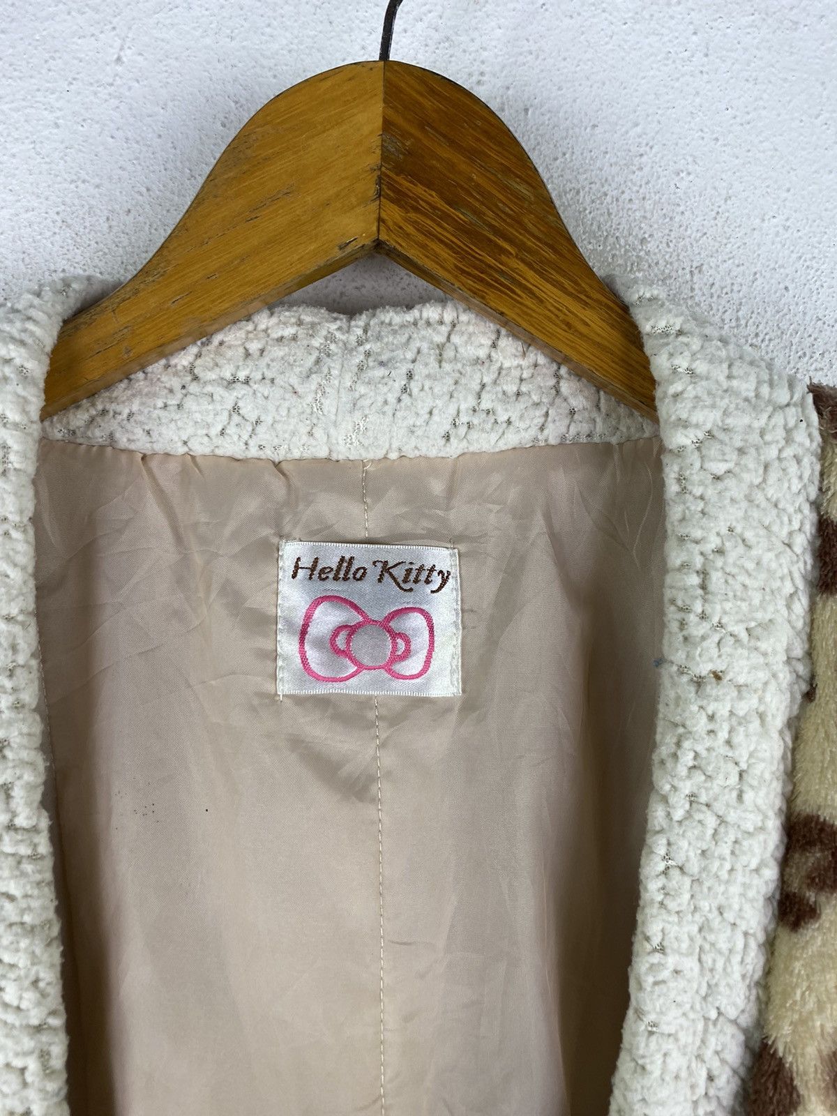 Japanese Brand 🔥DHL SHIPPING🔥HELLO KITTY KIMONO STYLE Size US L / EU 52-54 / 3 - 7 Thumbnail