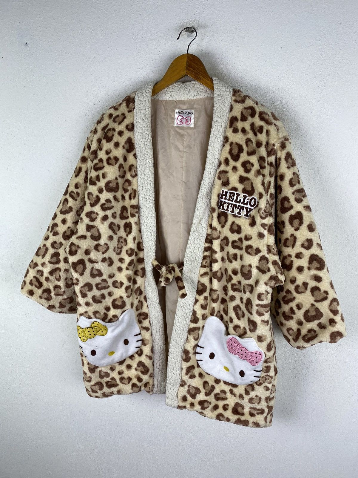 Japanese Brand 🔥DHL SHIPPING🔥HELLO KITTY KIMONO STYLE Size US L / EU 52-54 / 3 - 5 Thumbnail
