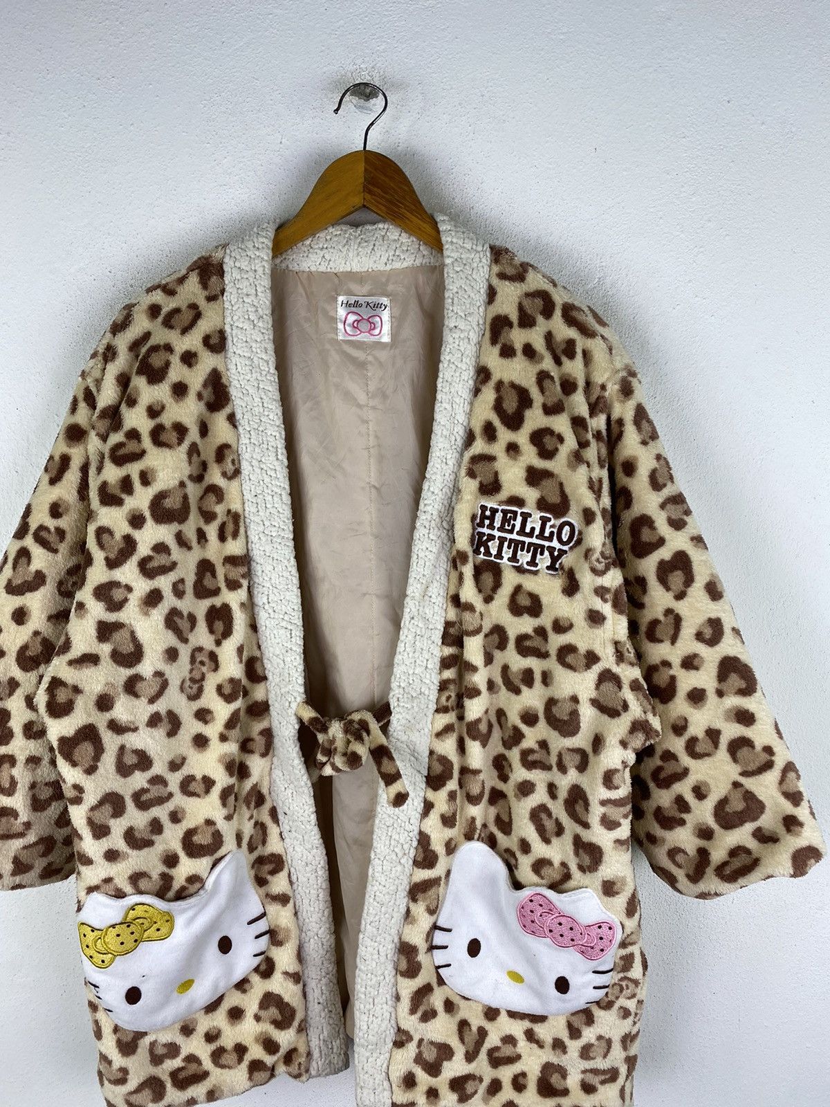 Japanese Brand 🔥DHL SHIPPING🔥HELLO KITTY KIMONO STYLE Size US L / EU 52-54 / 3 - 6 Thumbnail