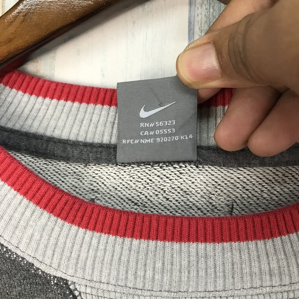 Nike Nike Small Logo Sweatshirt Size US L / EU 52-54 / 3 - 7 Thumbnail