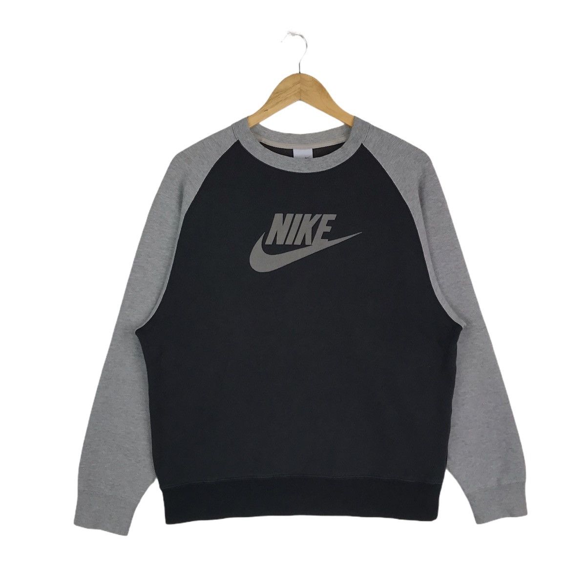 Nike Vintage Y2K Nike Swoosh Spell Out Sweatshirt Size US L / EU 52-54 / 3 - 1 Thumbnail
