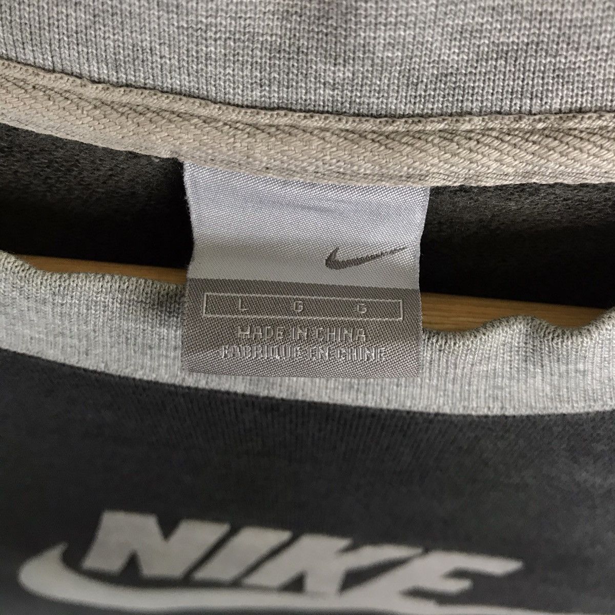 Nike Vintage Y2K Nike Swoosh Spell Out Sweatshirt Size US L / EU 52-54 / 3 - 7 Thumbnail