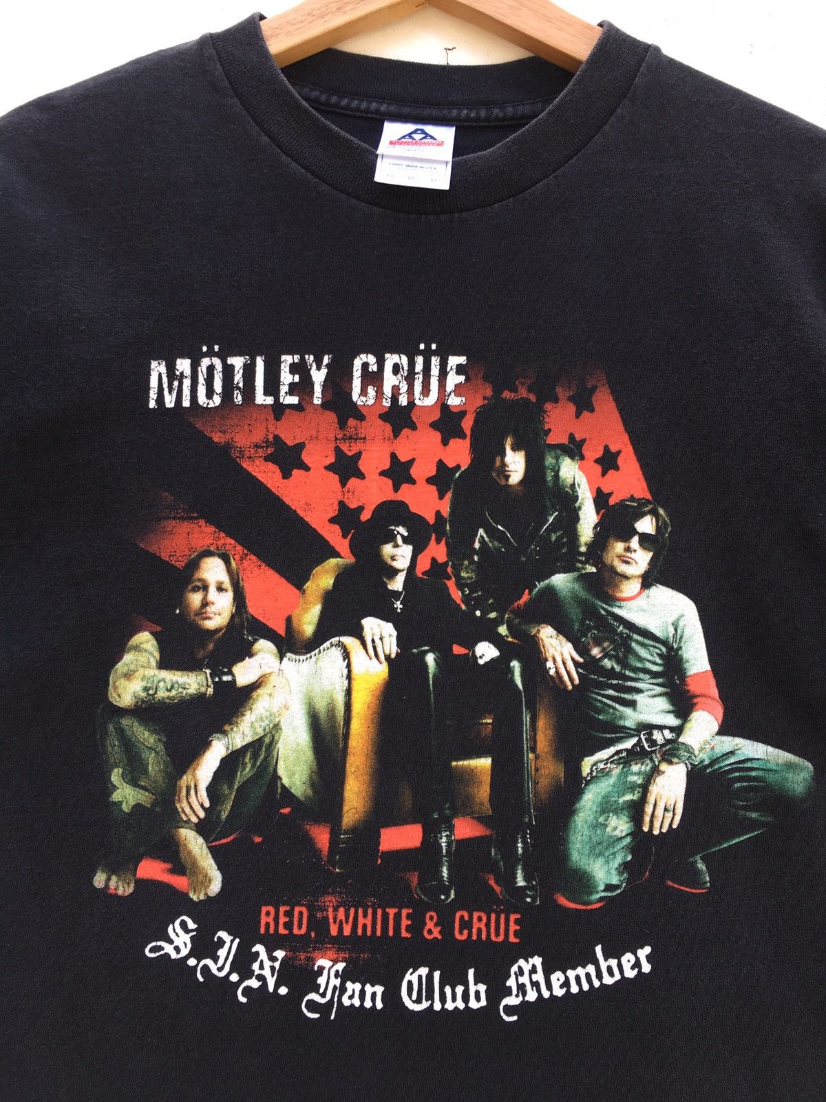 Band Tees Vintage Motley Crue Red,White & Crue Tour SIN Fan Club Tee Size US M / EU 48-50 / 2 - 6 Thumbnail