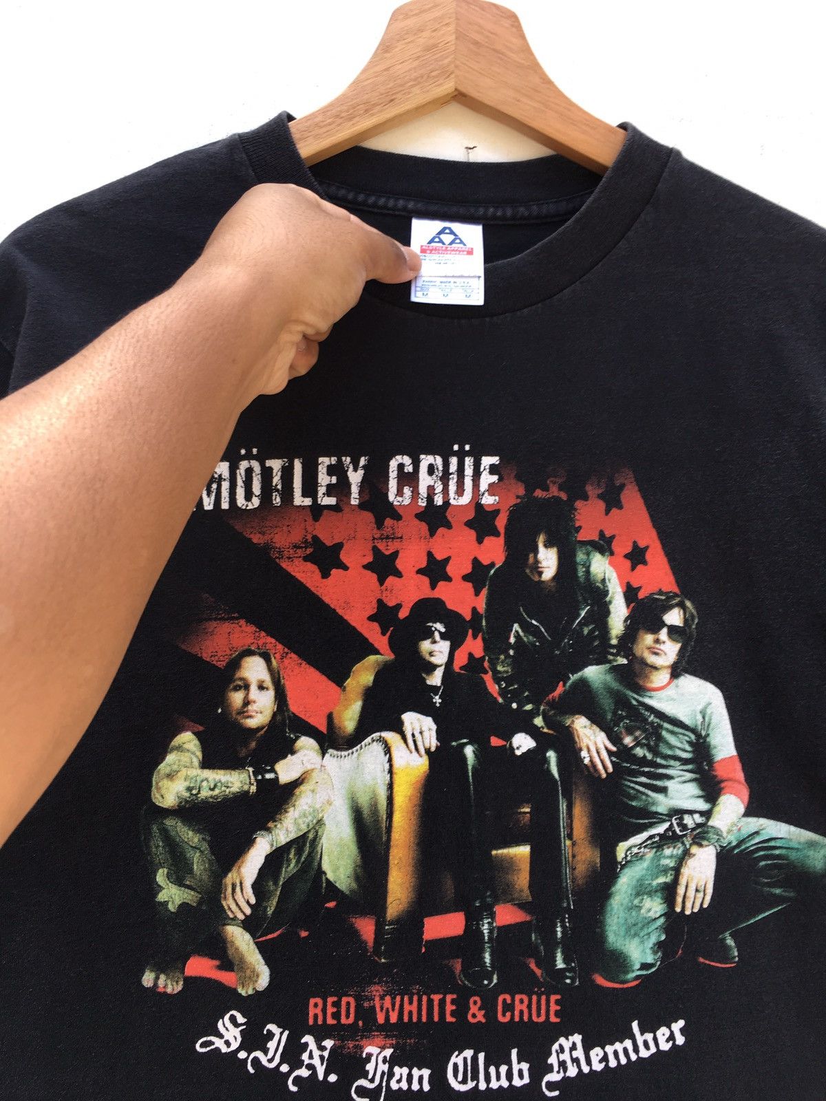 Band Tees Vintage Motley Crue Red,White & Crue Tour SIN Fan Club Tee Size US M / EU 48-50 / 2 - 8 Thumbnail
