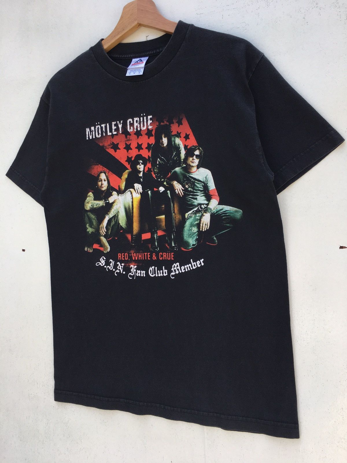 Band Tees Vintage Motley Crue Red,White & Crue Tour SIN Fan Club Tee Size US M / EU 48-50 / 2 - 3 Thumbnail
