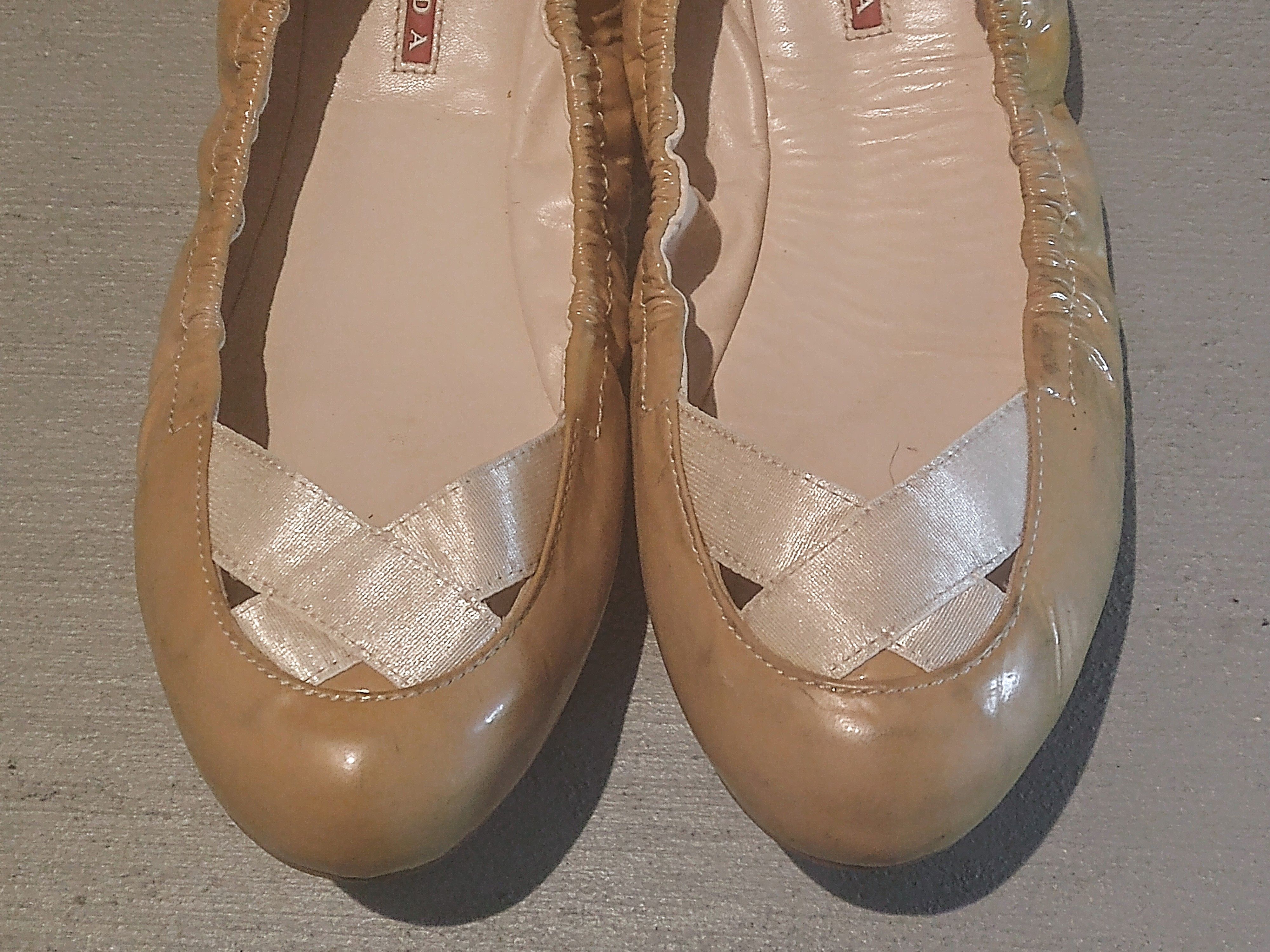 Prada Prada Ballerina Flats Patent Leather 8 38 Beige Slip Ons Y2K Size US 8 / IT 38 - 4 Thumbnail